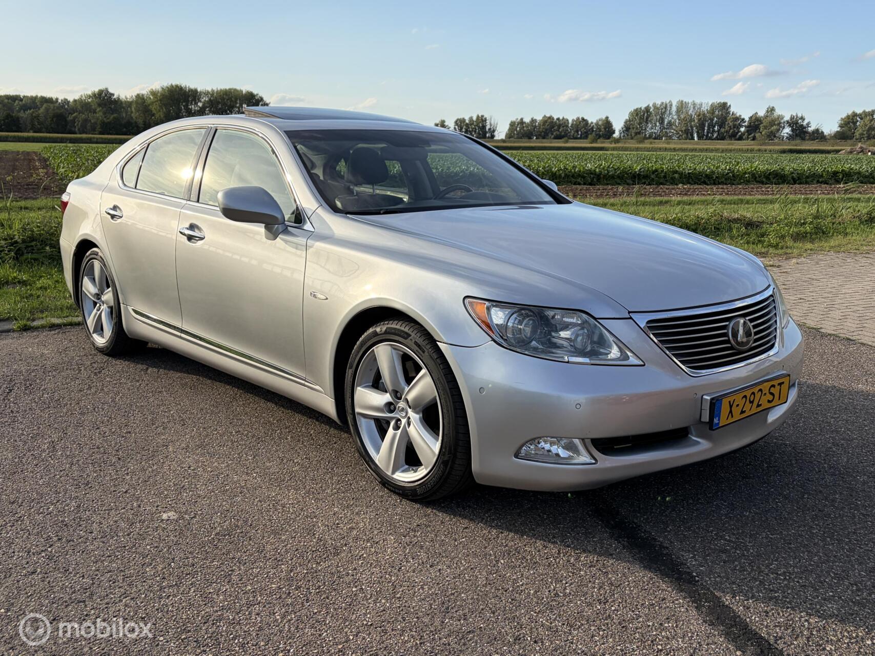 Foto van Lexus LS