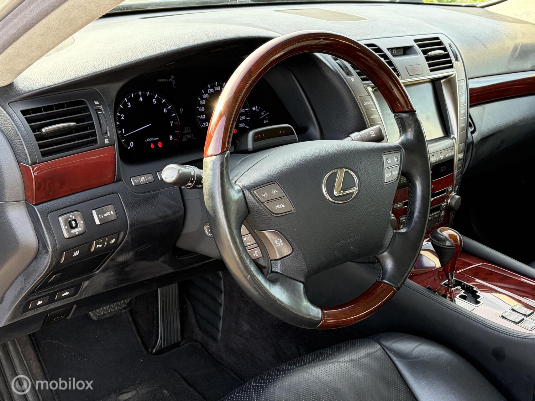 Foto van Lexus LS