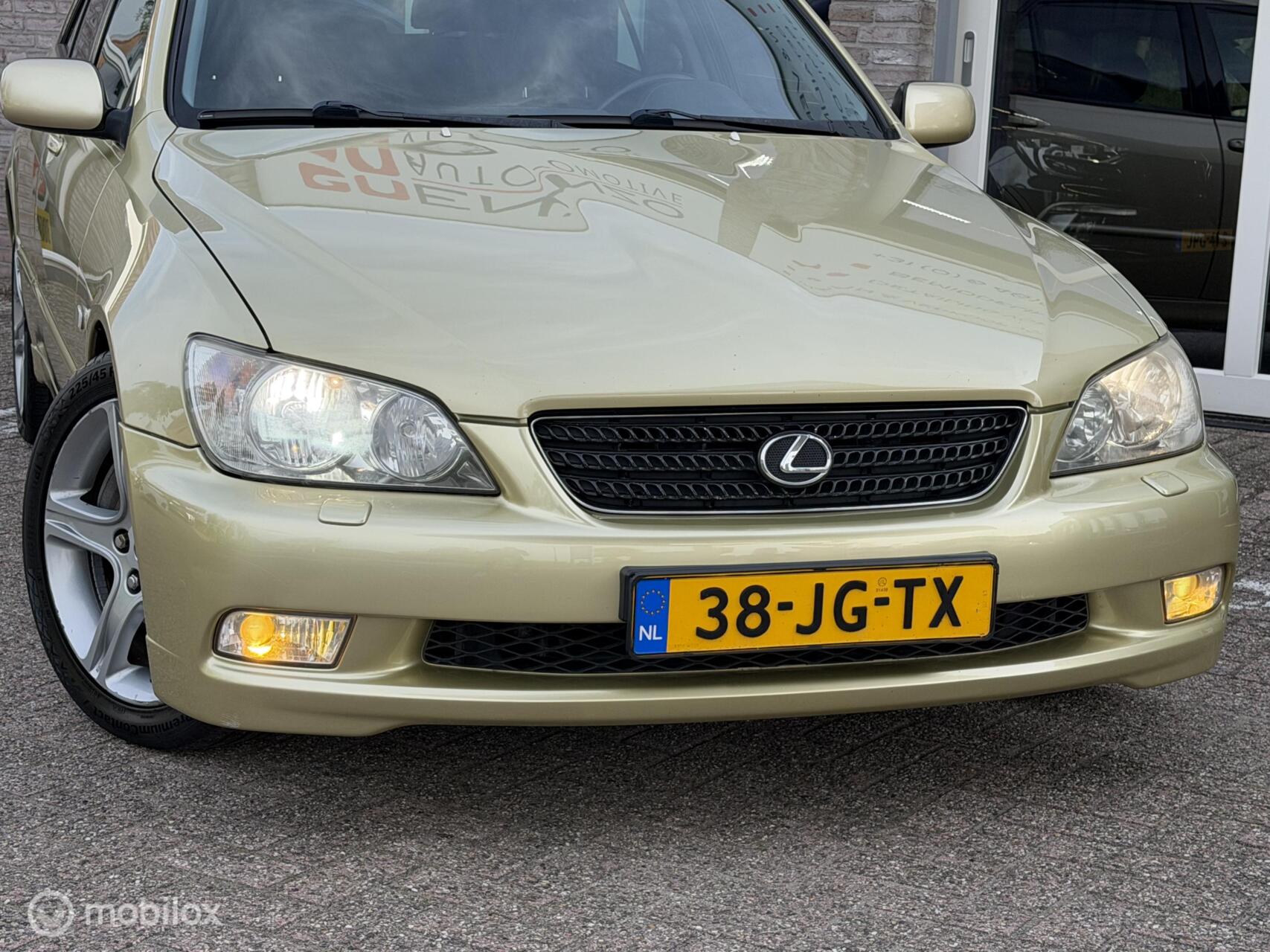 Foto van Lexus Lexus Is300