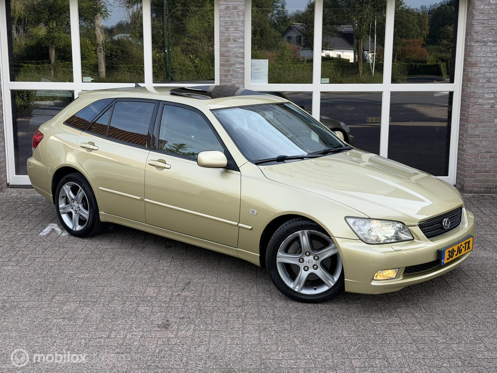 Foto van Lexus Lexus Is300