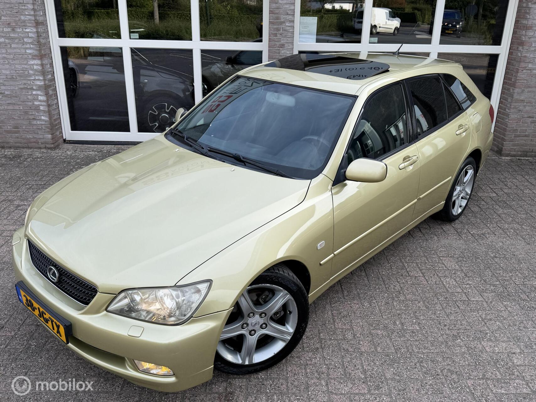 Foto van Lexus Lexus Is300