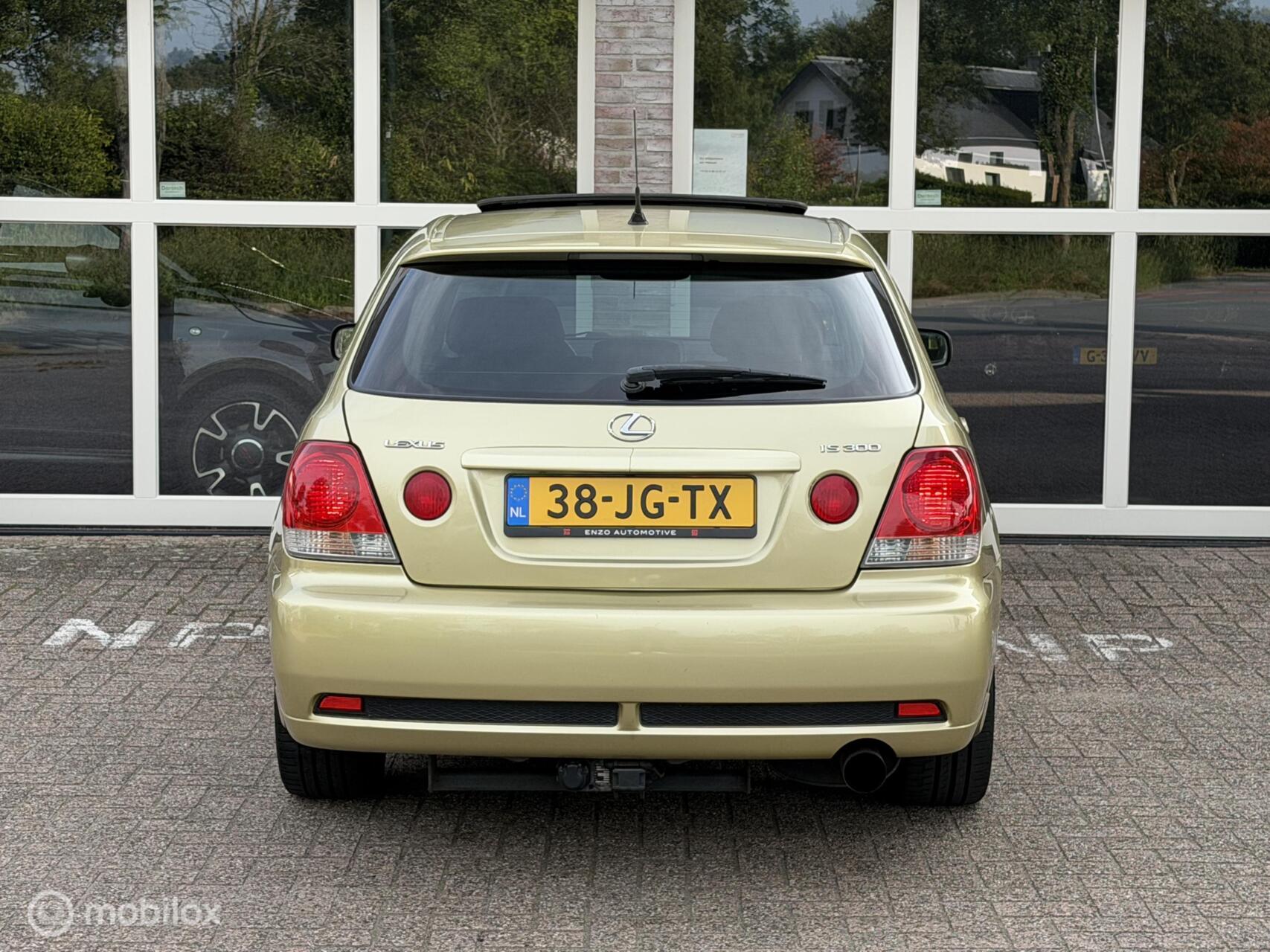 Foto van Lexus Lexus Is300