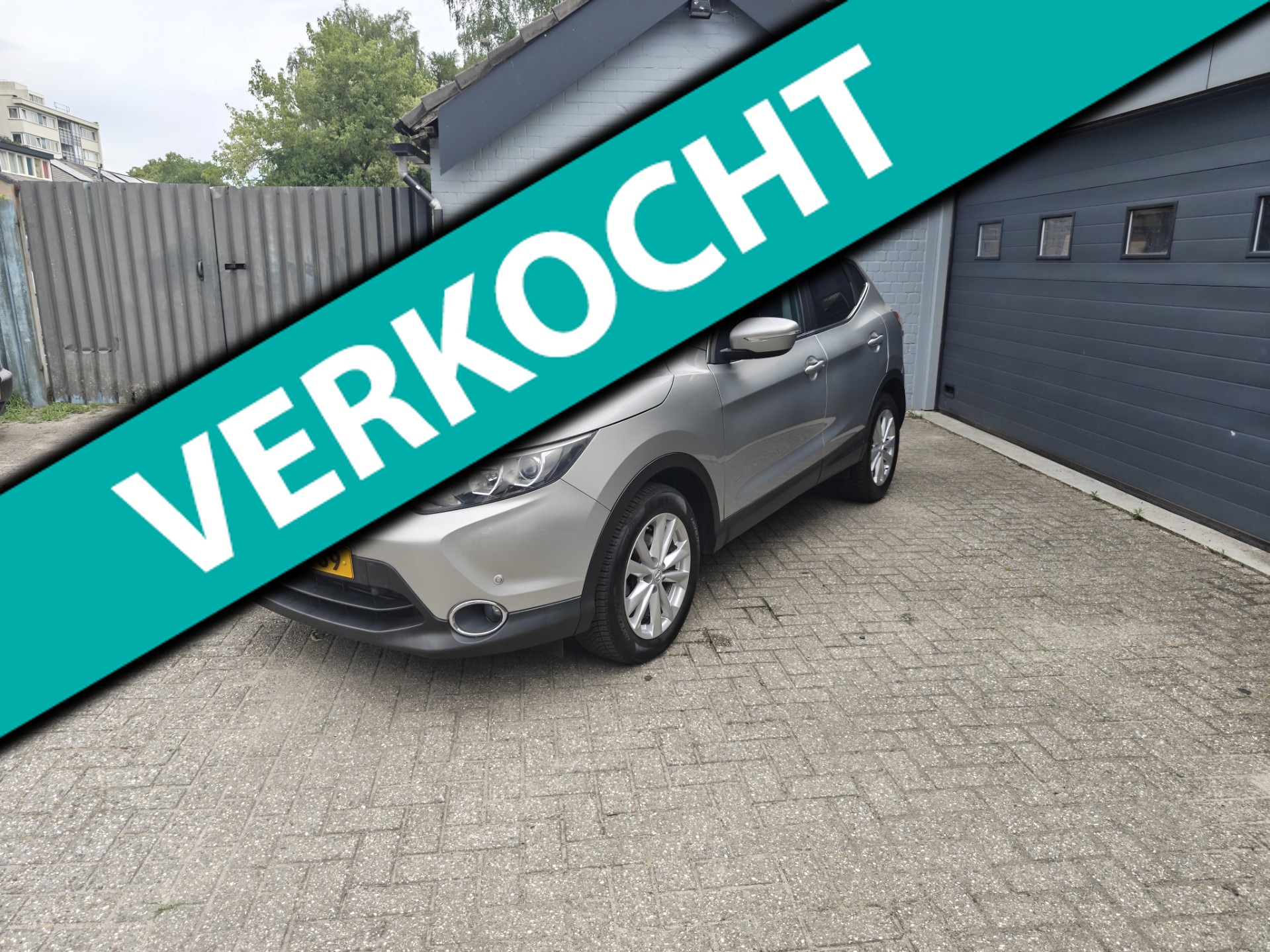 Nissan Qashqai 1.2 Connect Edition,Navi,Climate control,Cruise control,Parking system,Achter rij uit camera,PanoramadakTrekhaak. 2014 - voorkant
