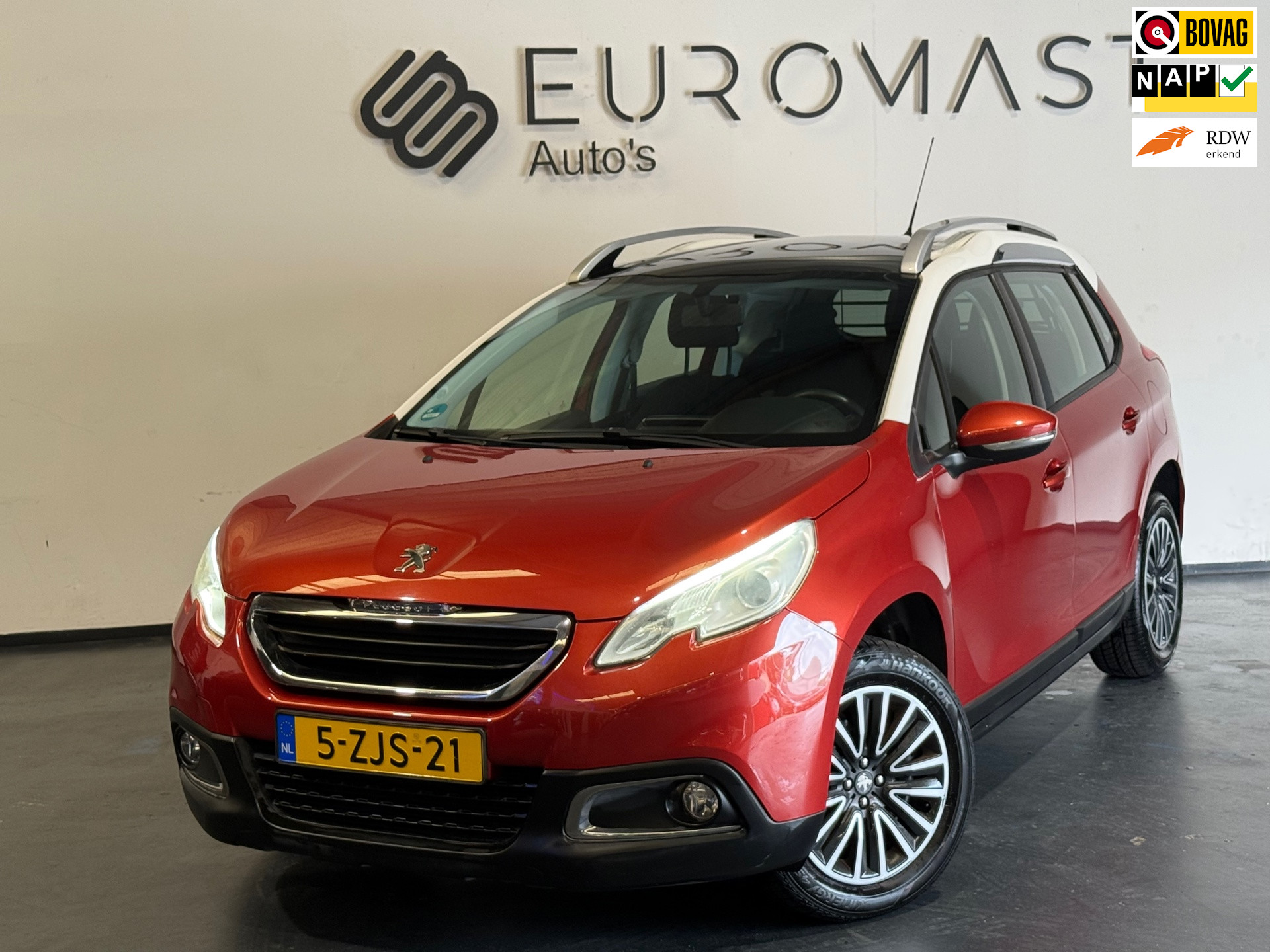 Peugeot 2008 1.2 PureTech Active Automaat Panoramadak Airco Nap Nieuwe Apk 2015 - voorkant