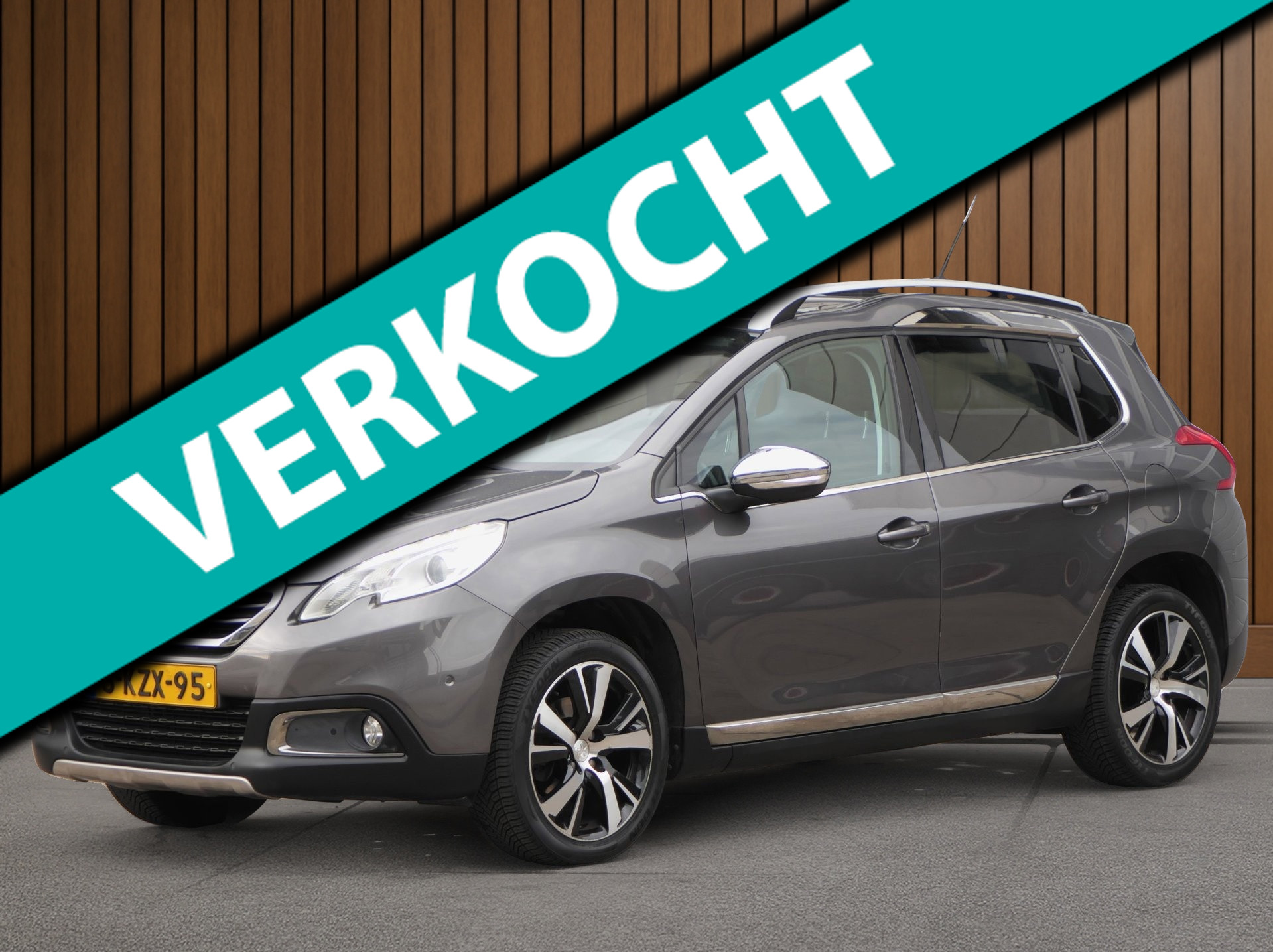 Peugeot 2008 1.6 VTi Féline 120PK | Pano | Navi | Trekhaak | NAP 2013 - voorkant