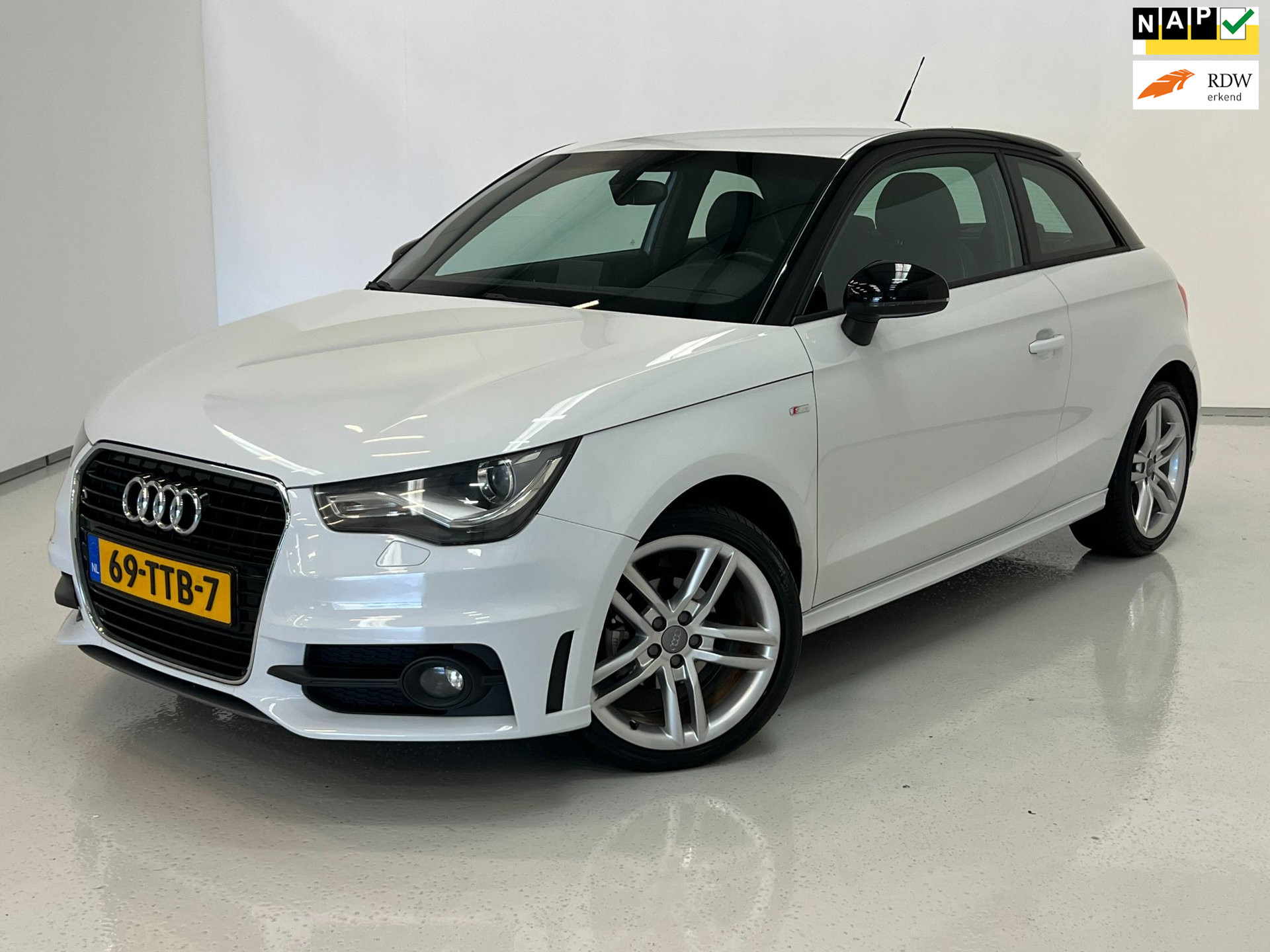 Audi Audi A1 1.2 TFSI / S Line / NL-auto / Xenon / Navi / Clima 2012 - voorkant