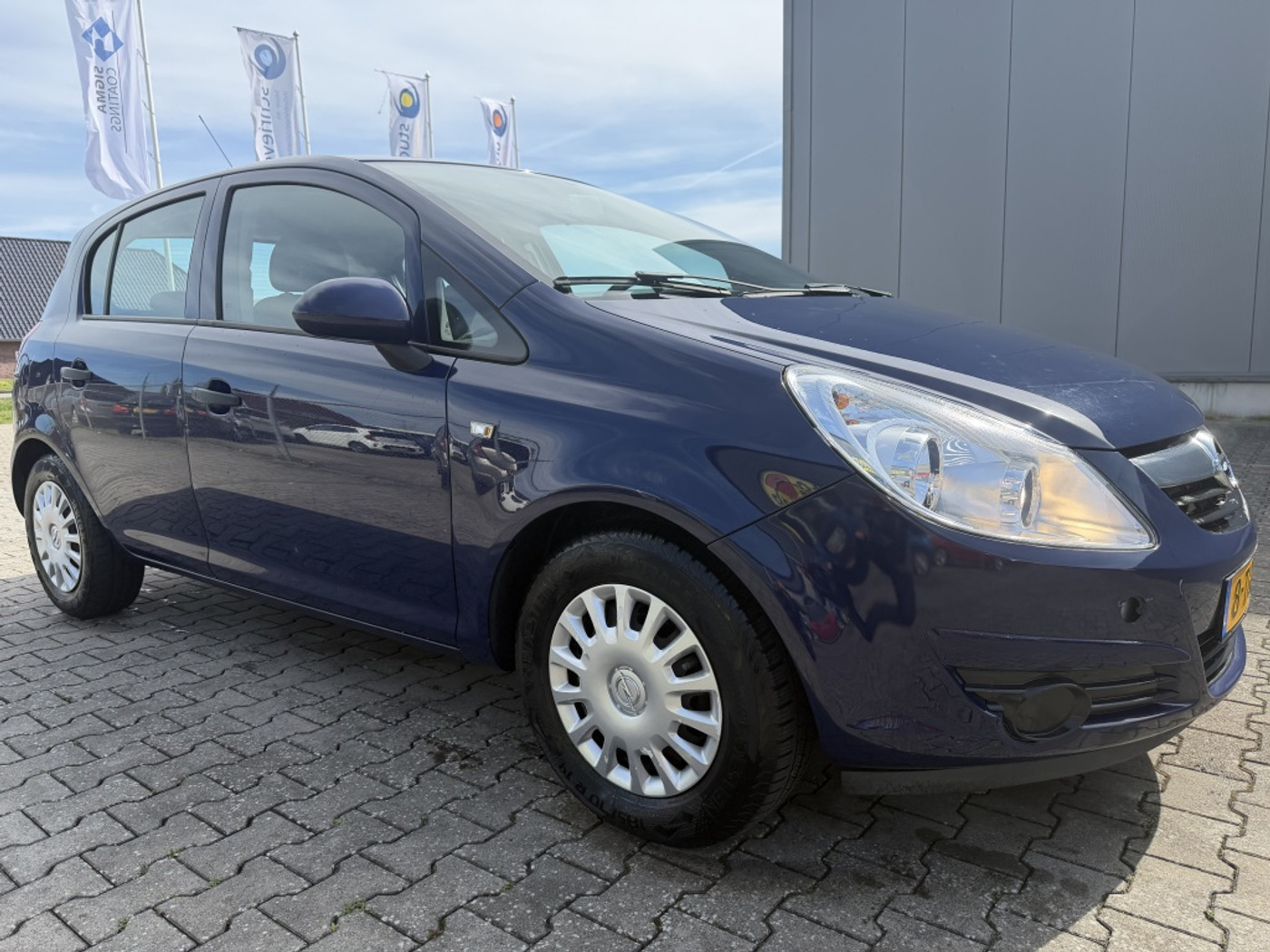 Opel Corsa 1.2-16V '111' Edition 2010 - voorkant