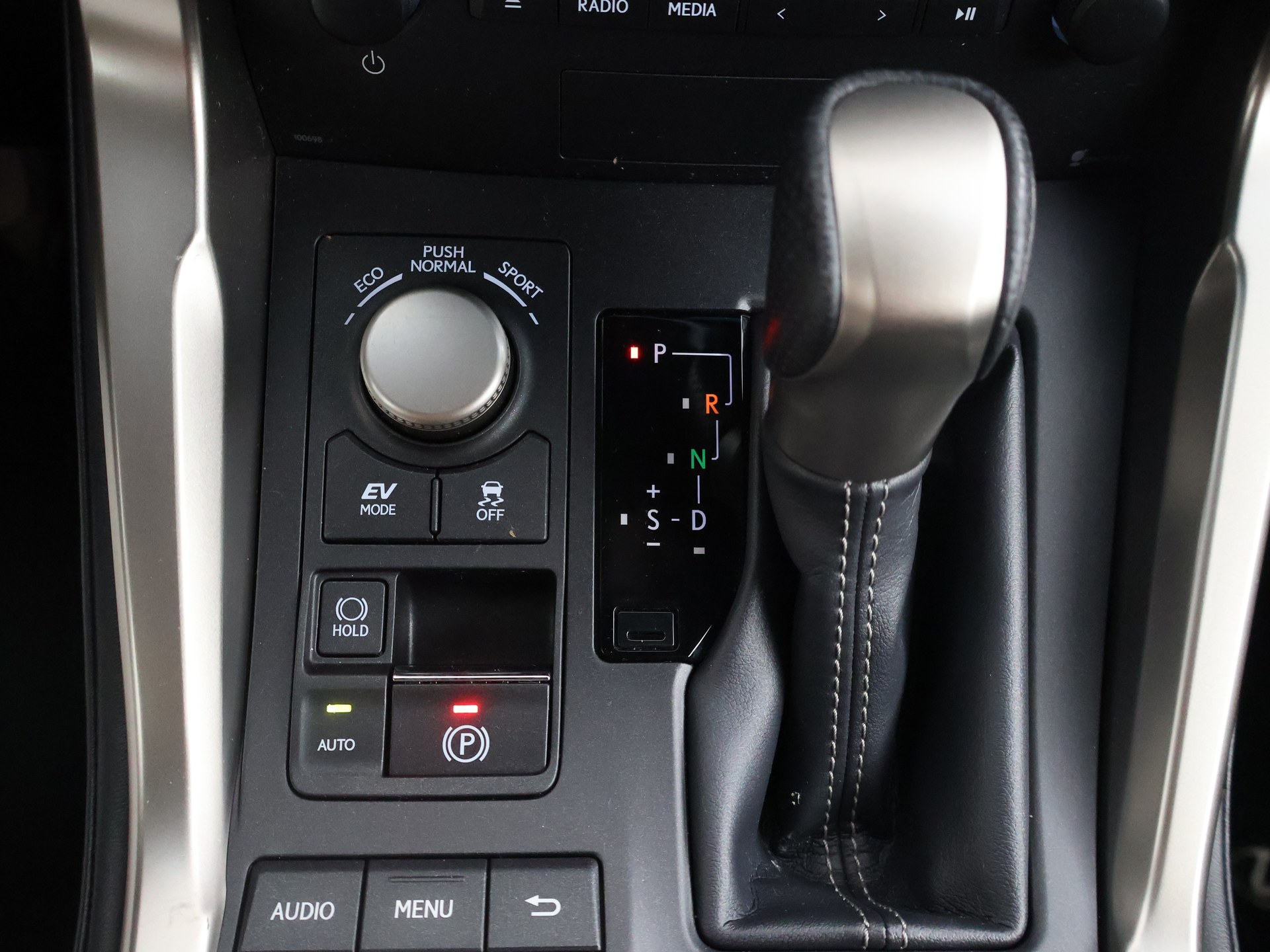 Foto van Lexus Lexus Nx300h