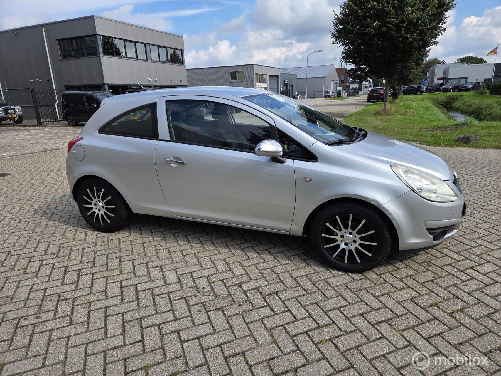 Opel Corsa 1.2-16V 2008 - voorkant