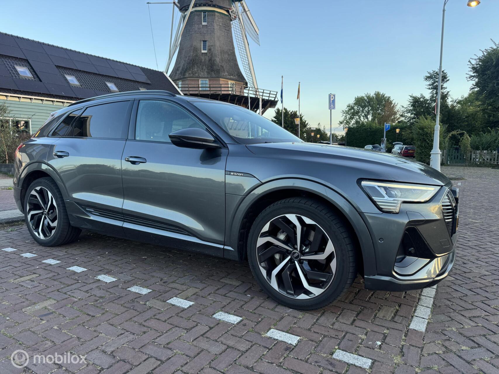 Foto van Audi E-tron 55