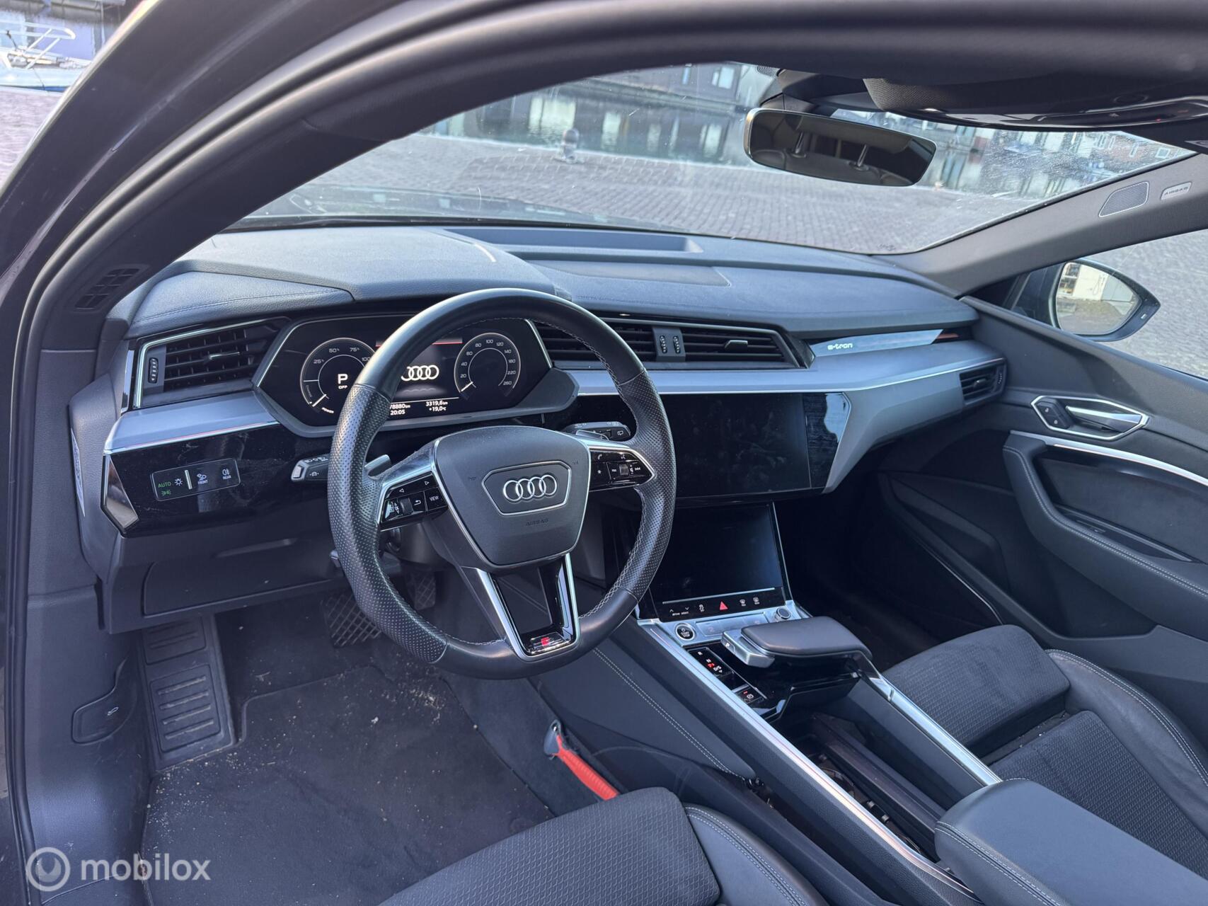 Foto van Audi E-tron 55