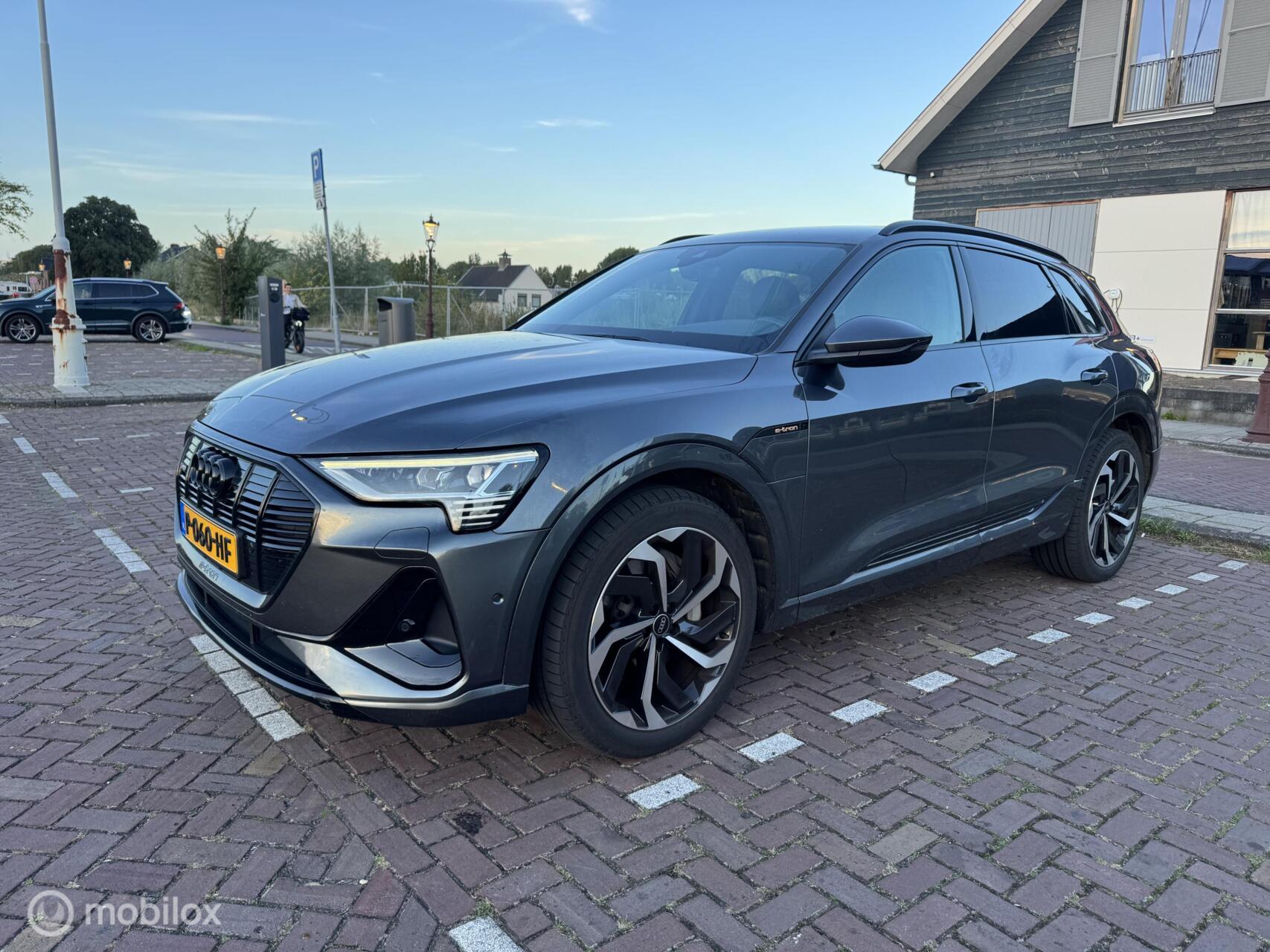 Foto van Audi E-tron 55