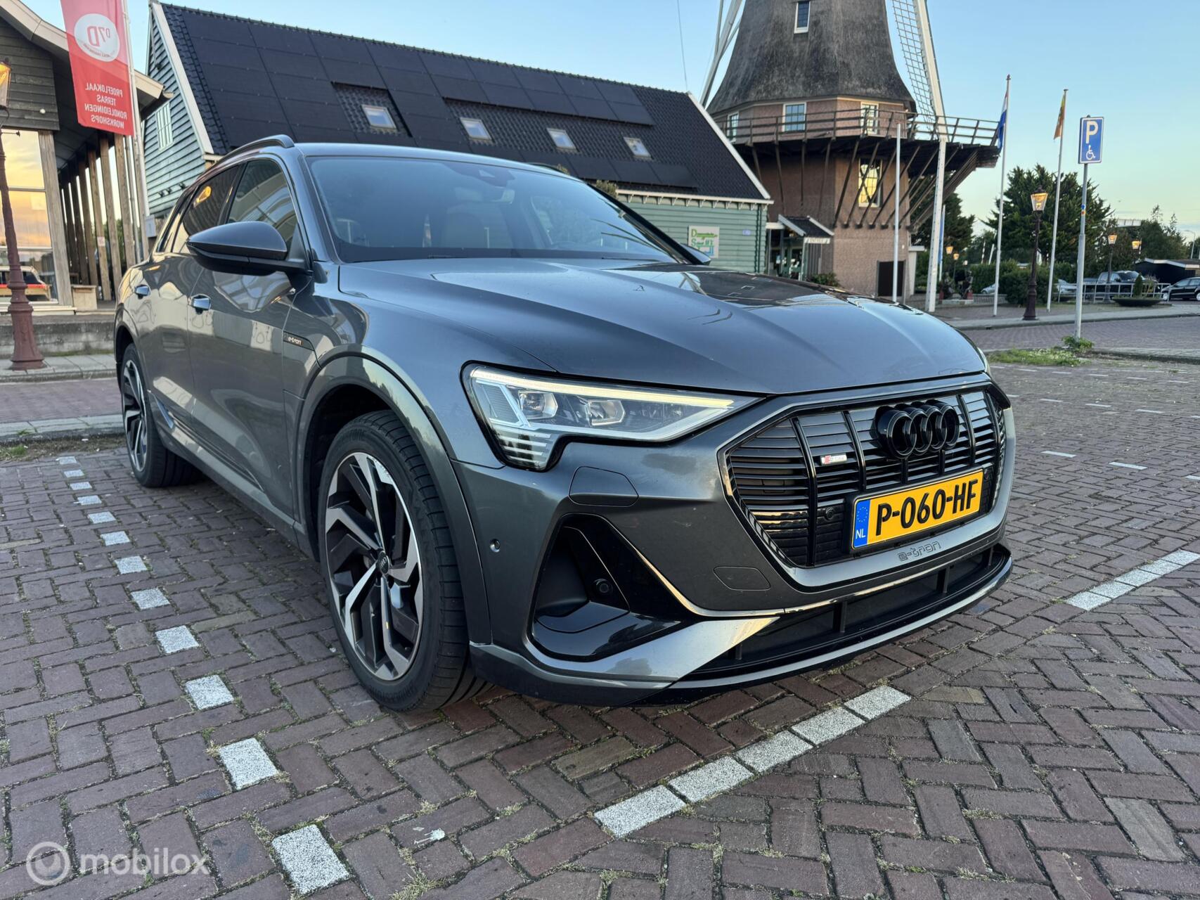 Foto van Audi E-tron 55