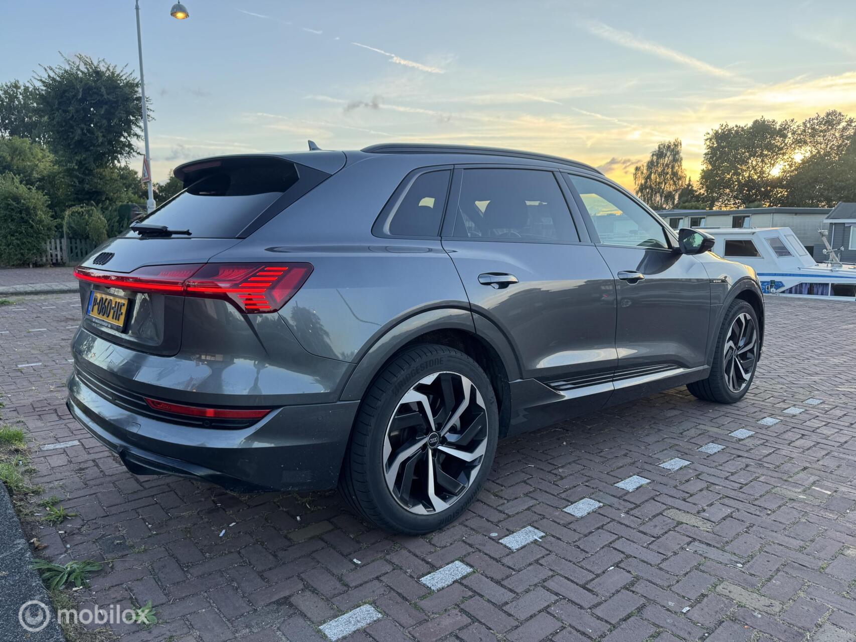 Foto van Audi E-tron 55