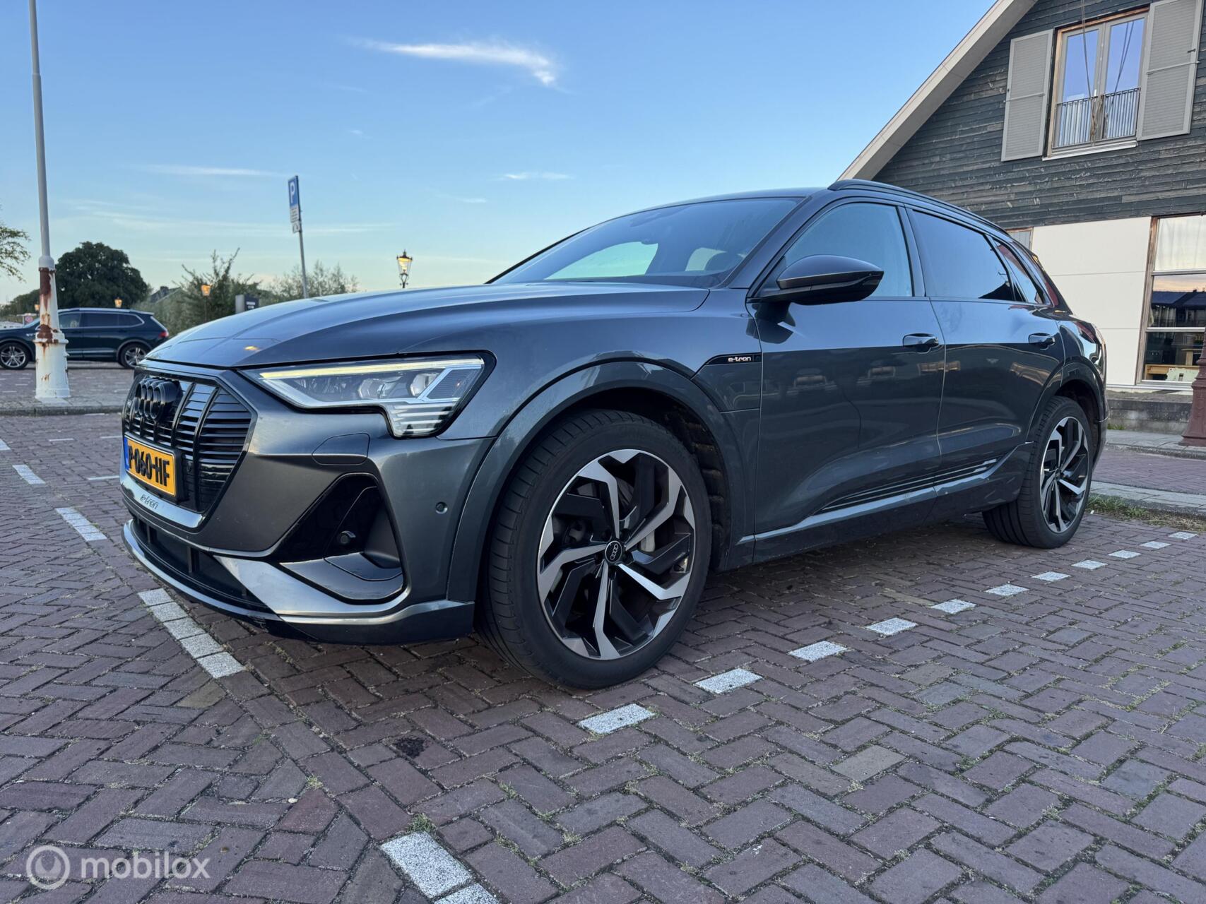 Foto van Audi E-tron 55