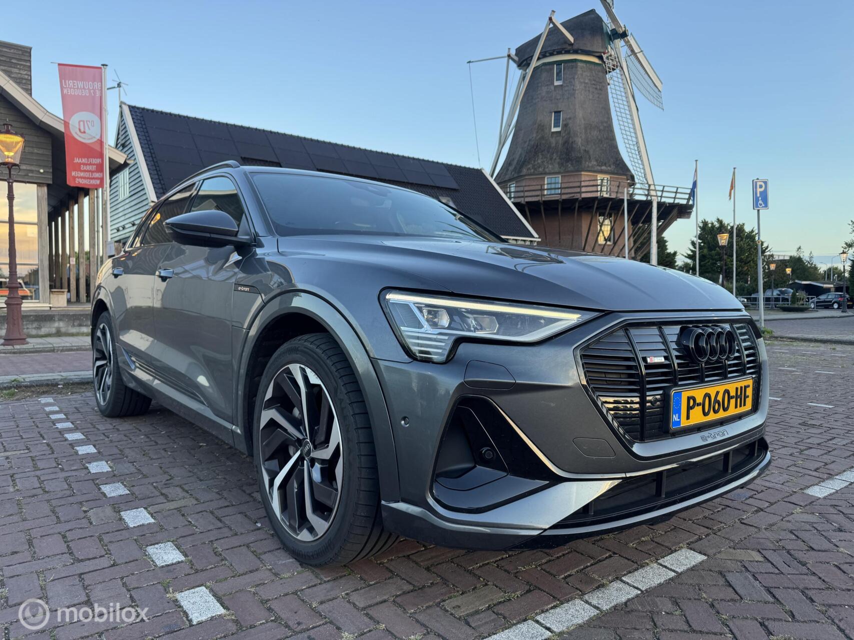 Audi E-tron 55 55 quattro S edition 95 kWh 2022 - voorkant