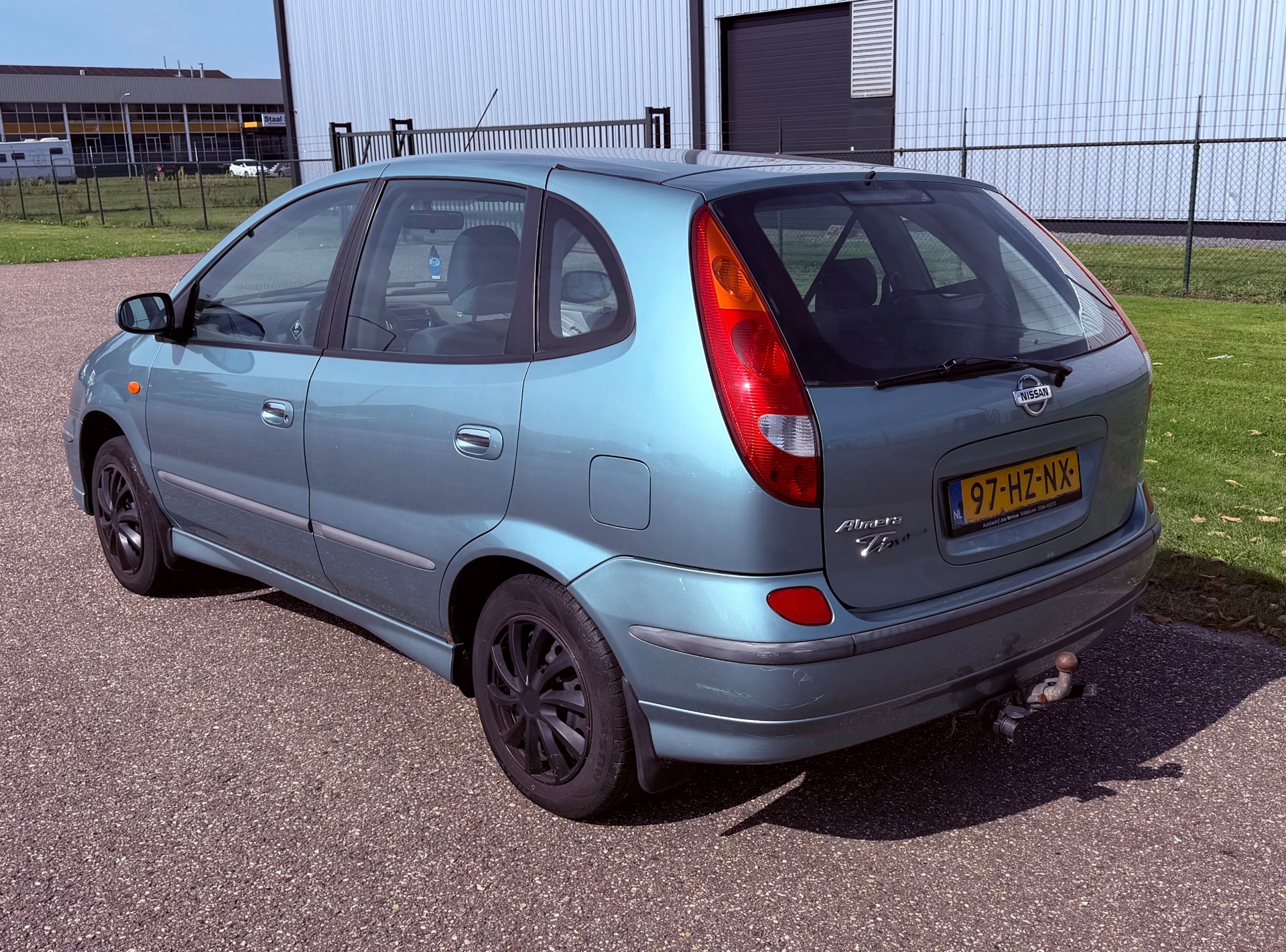 Foto van Nissan Nissan Almera Tino