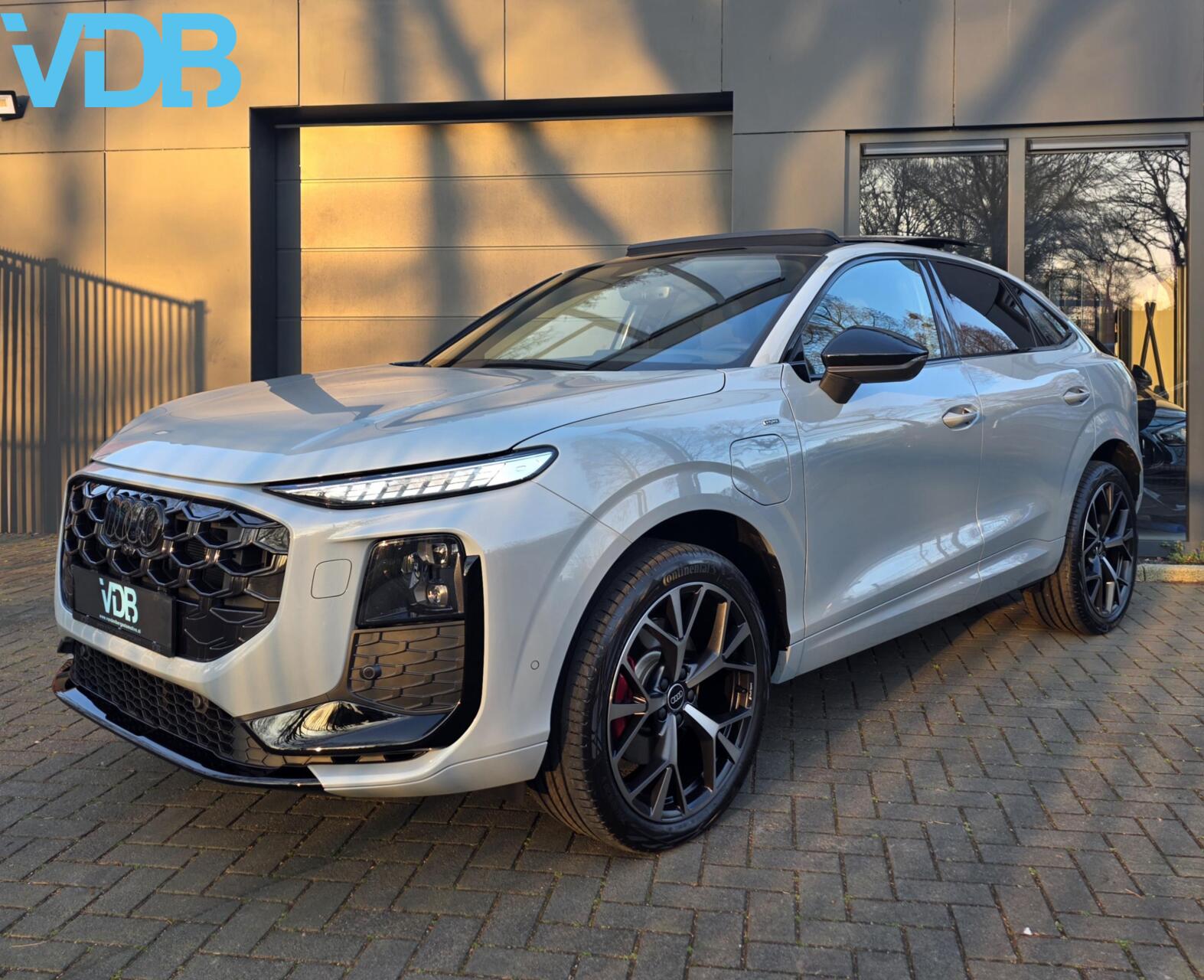 Audi Q3 Sportback E-HYBRID 272PK S-Line PANO SONOS 360 VOL 2025 - voorkant