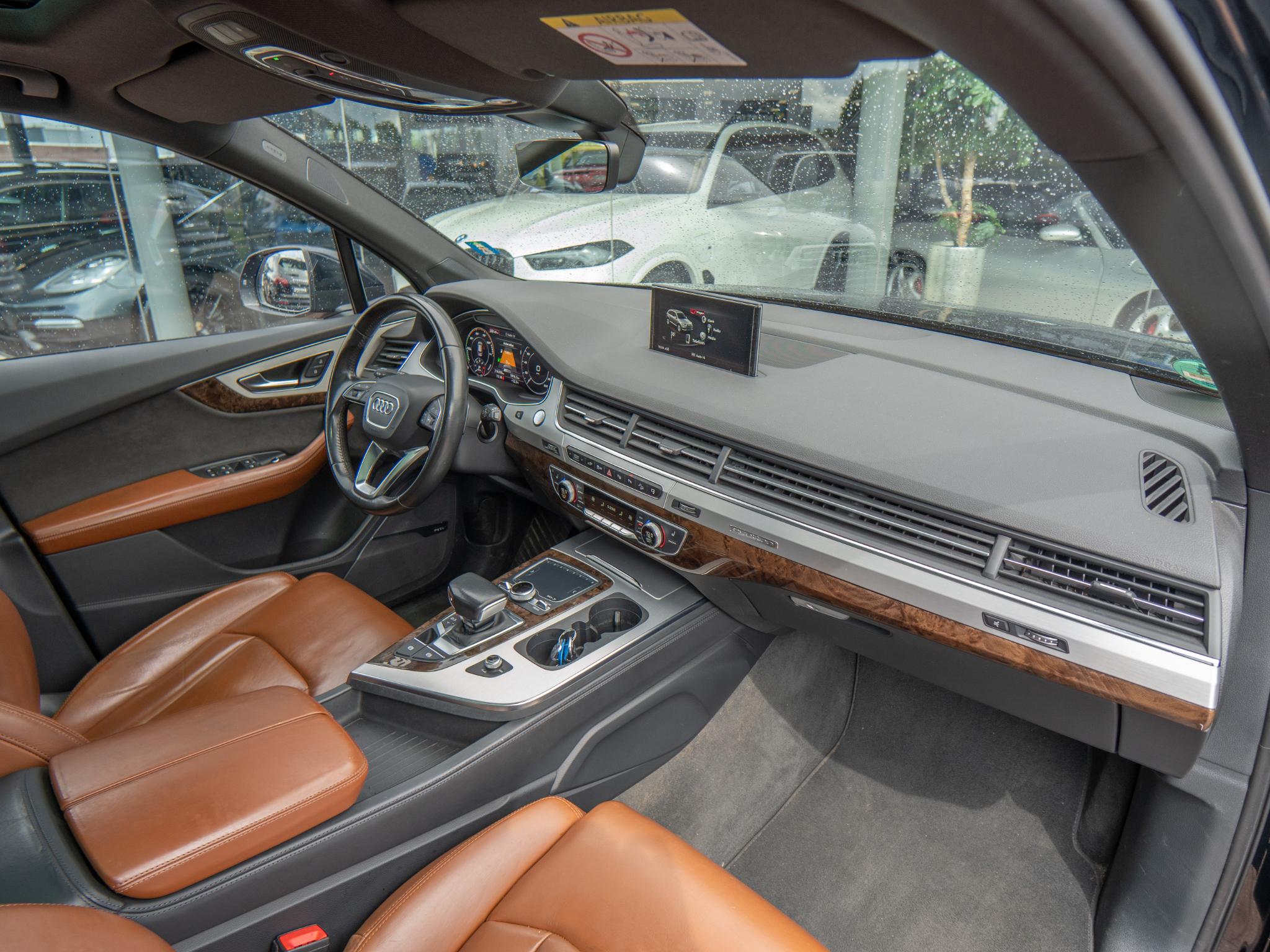 Foto van Audi Q7 E-tron