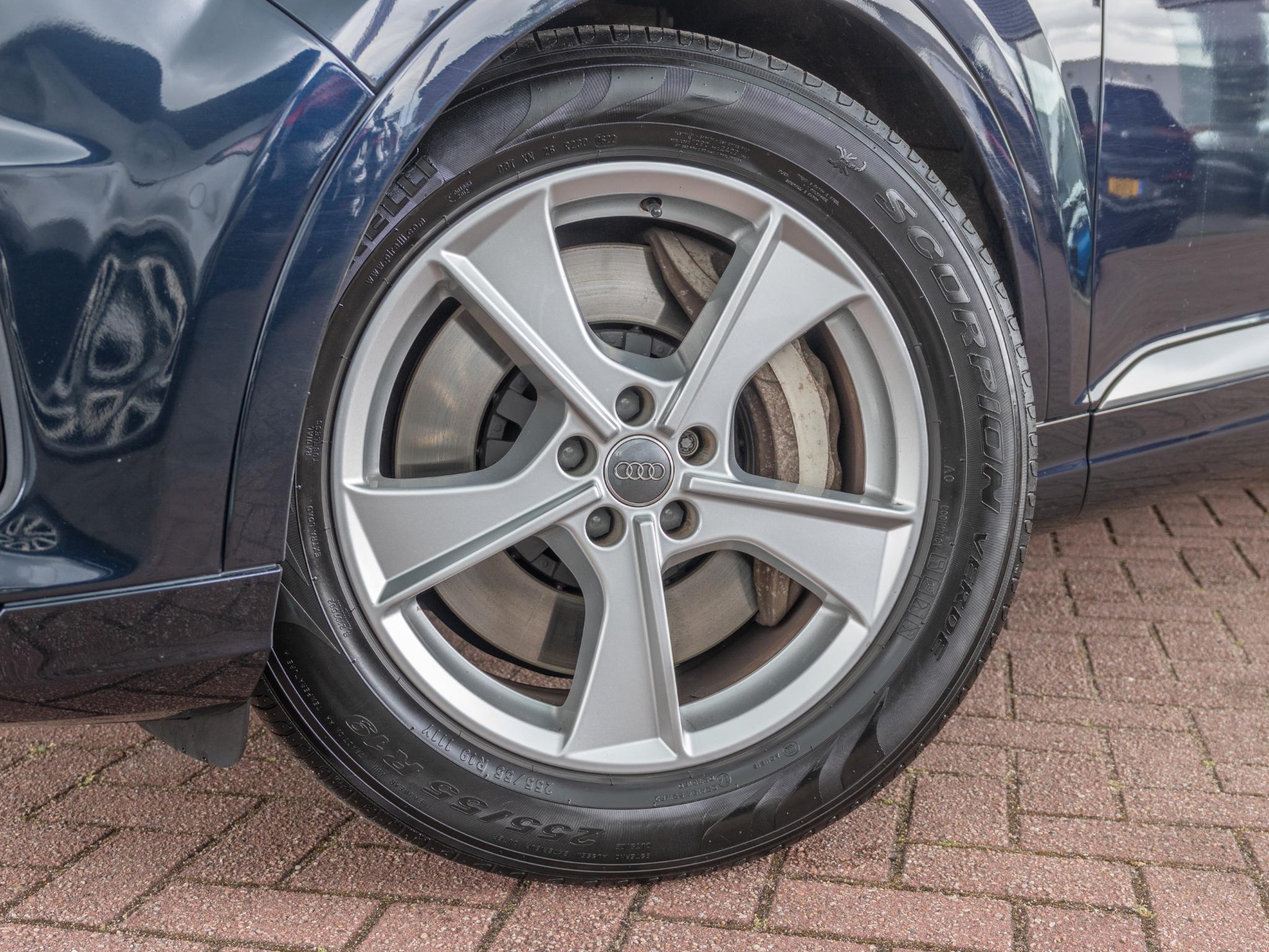 Foto van Audi Q7 E-tron