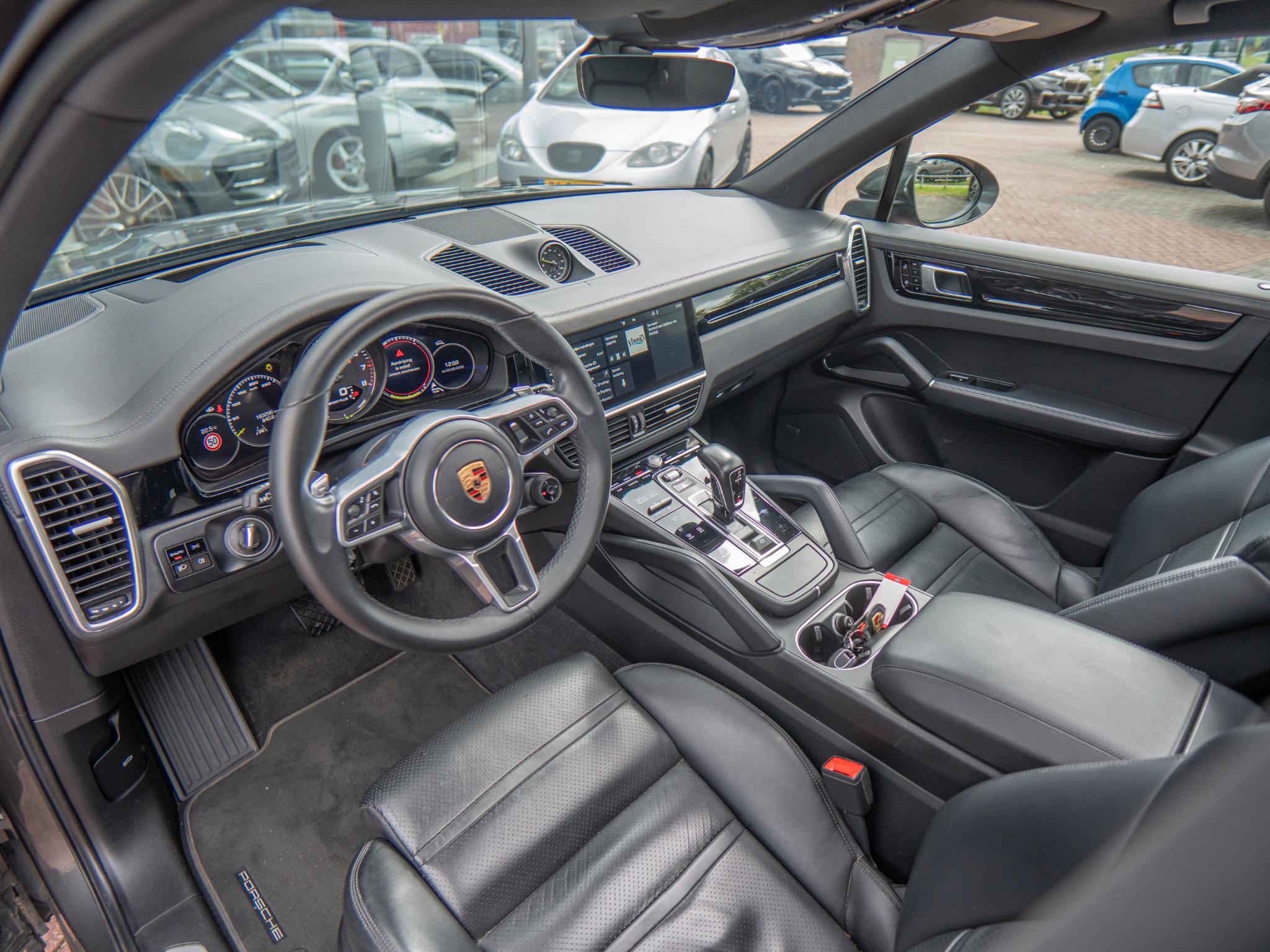 Foto van Porsche Cayenne E-hybrid
