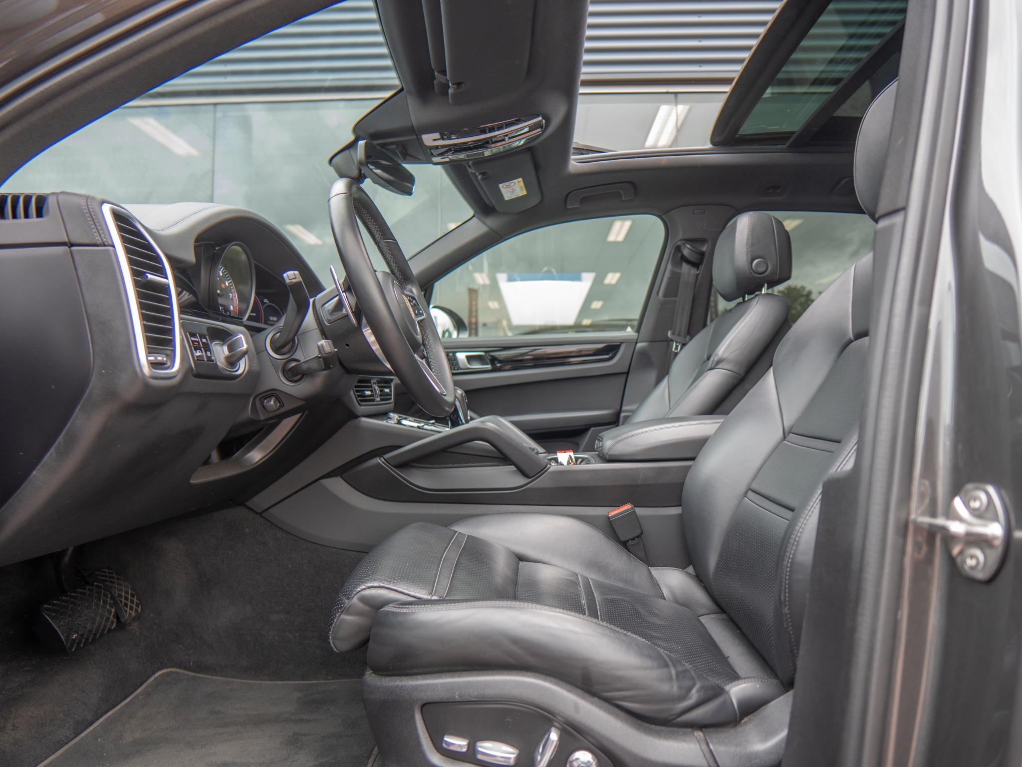 Foto van Porsche Cayenne E-hybrid