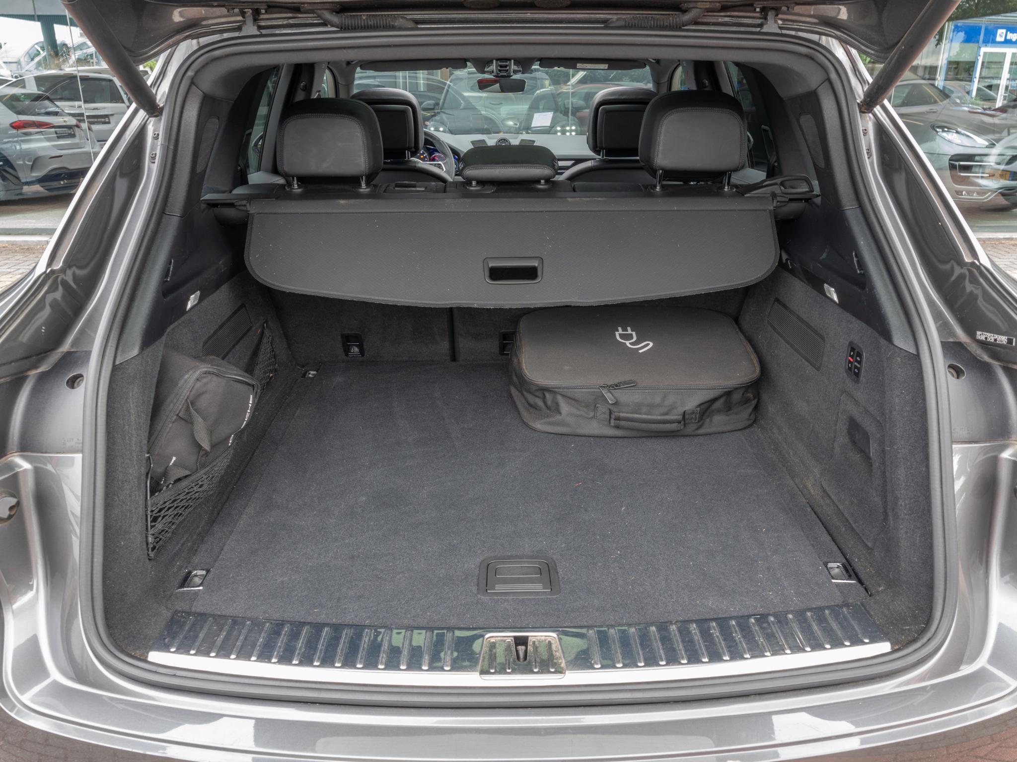 Foto van Porsche Cayenne E-hybrid