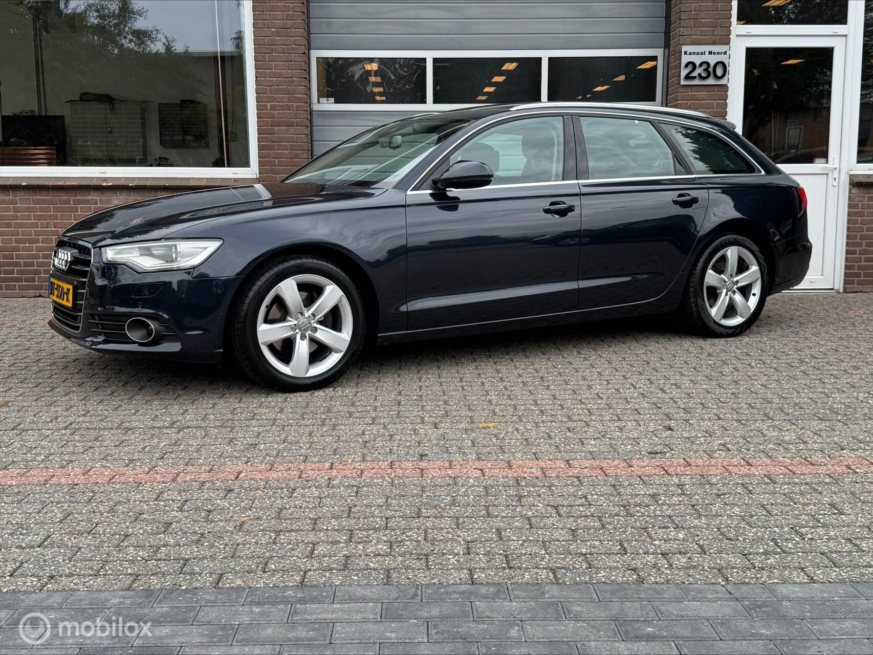 Audi A6 Avant 2.8 FSI QUATTRO AUT LEDER/PANO/NAVI/AIRCO 2012 - voorkant