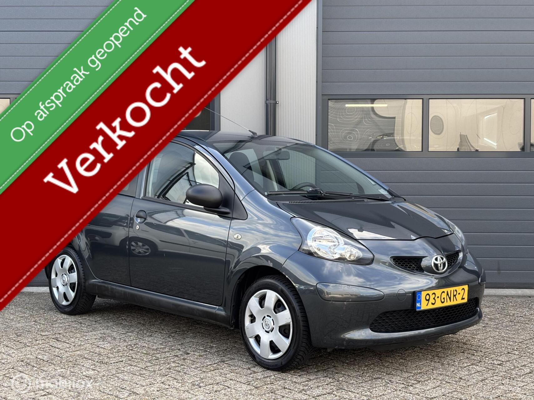 Toyota Toyota Aygo 1.0-12V Navi Uitvoering _ 5Drs/Airco 2008 - voorkant