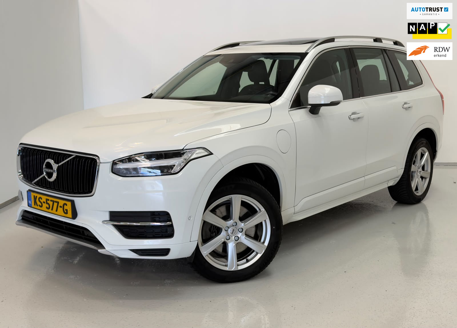 Volvo Xc90 T8 Twin Engine 2.0 T8 Twin Engine AWD R-Design / NL-auto / Pano / BLIS 2016 - voorkant