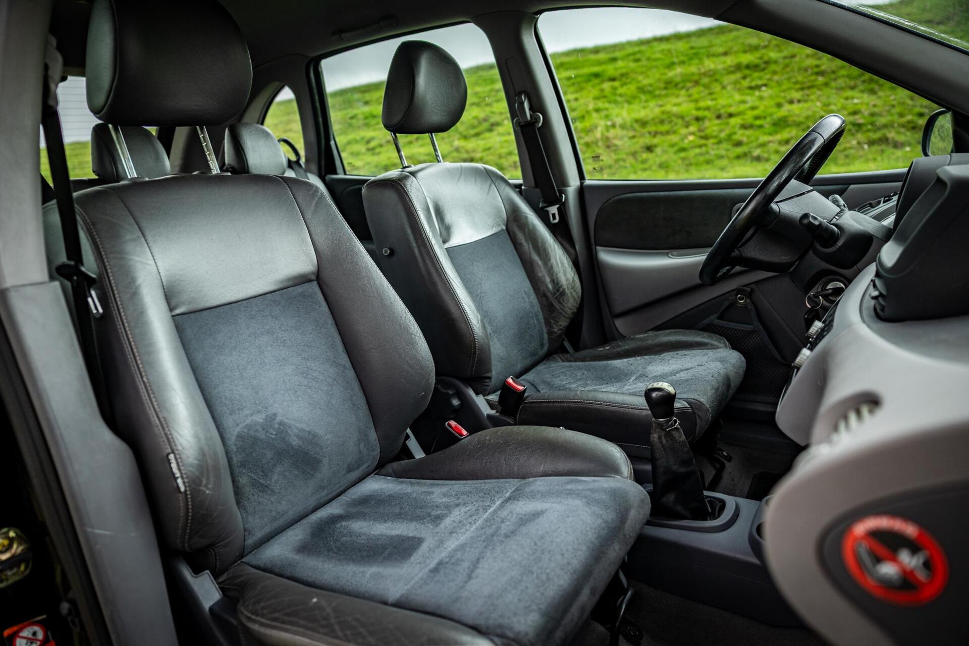 Foto van Nissan Nissan Almera Tino