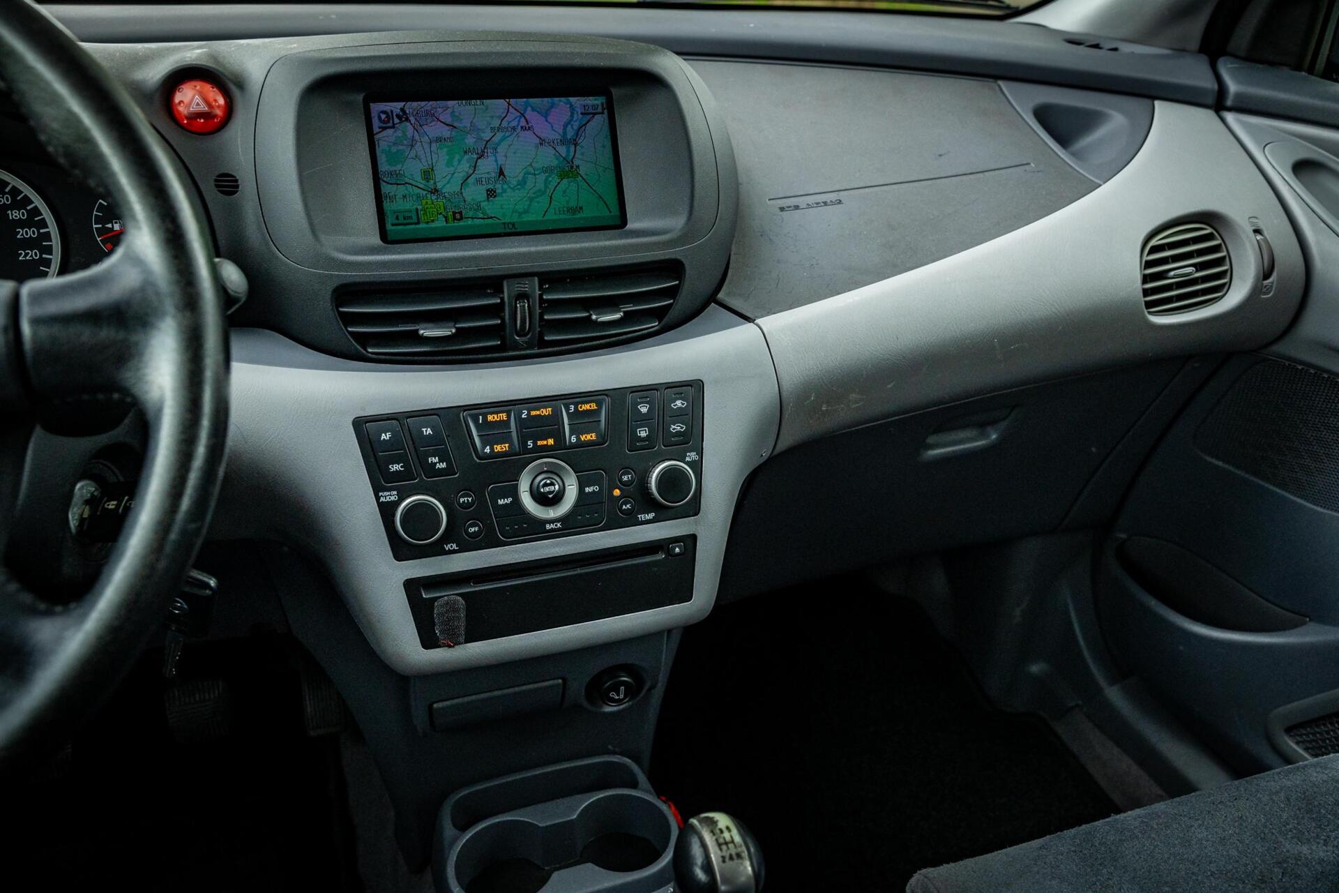 Foto van Nissan Nissan Almera Tino