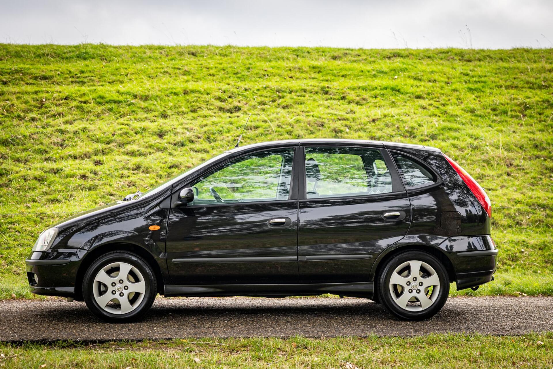 Foto van Nissan Nissan Almera Tino