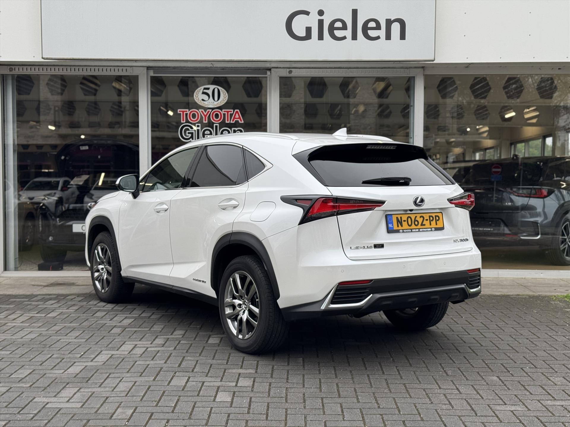 Foto van Lexus Lexus Nx300h