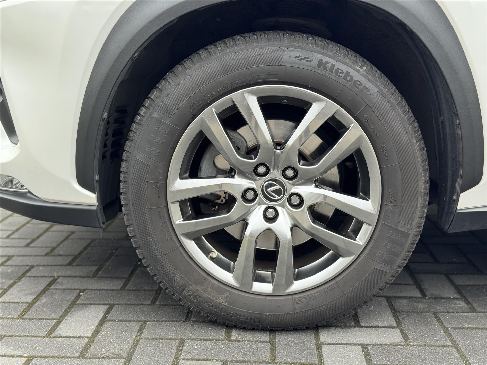 Foto van Lexus Lexus Nx300h