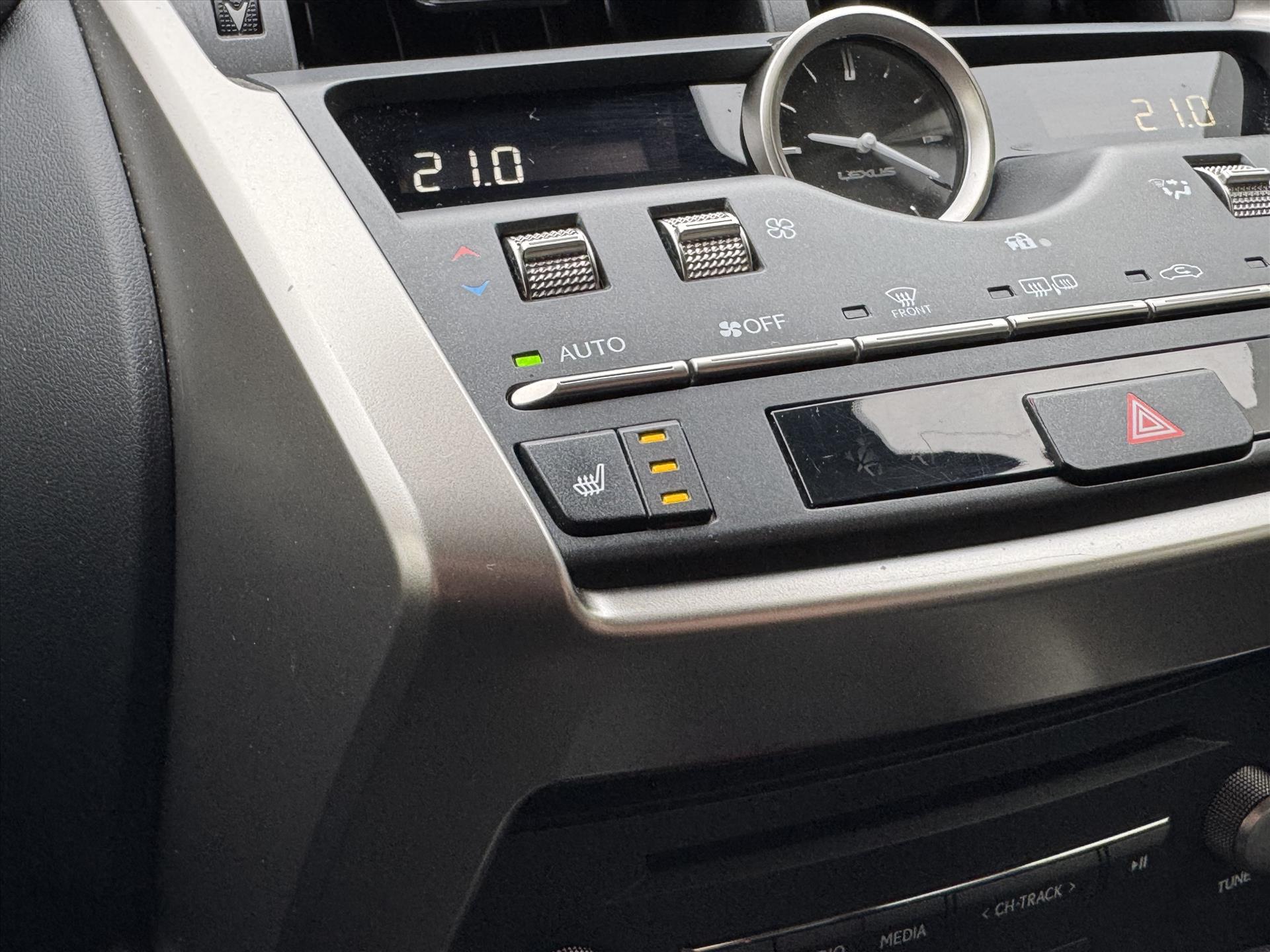 Foto van Lexus Lexus Nx300h