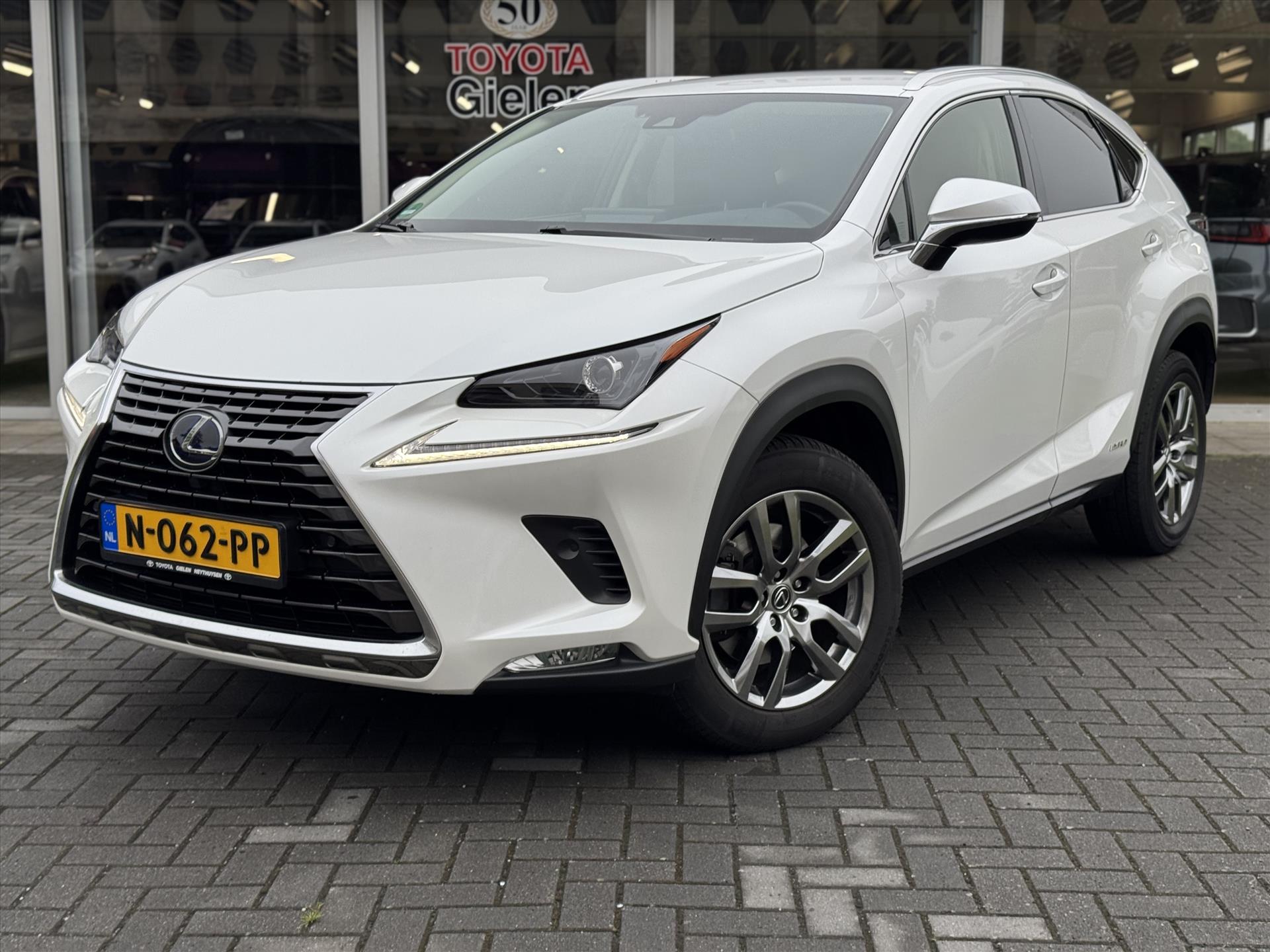 Foto van Lexus Lexus Nx300h