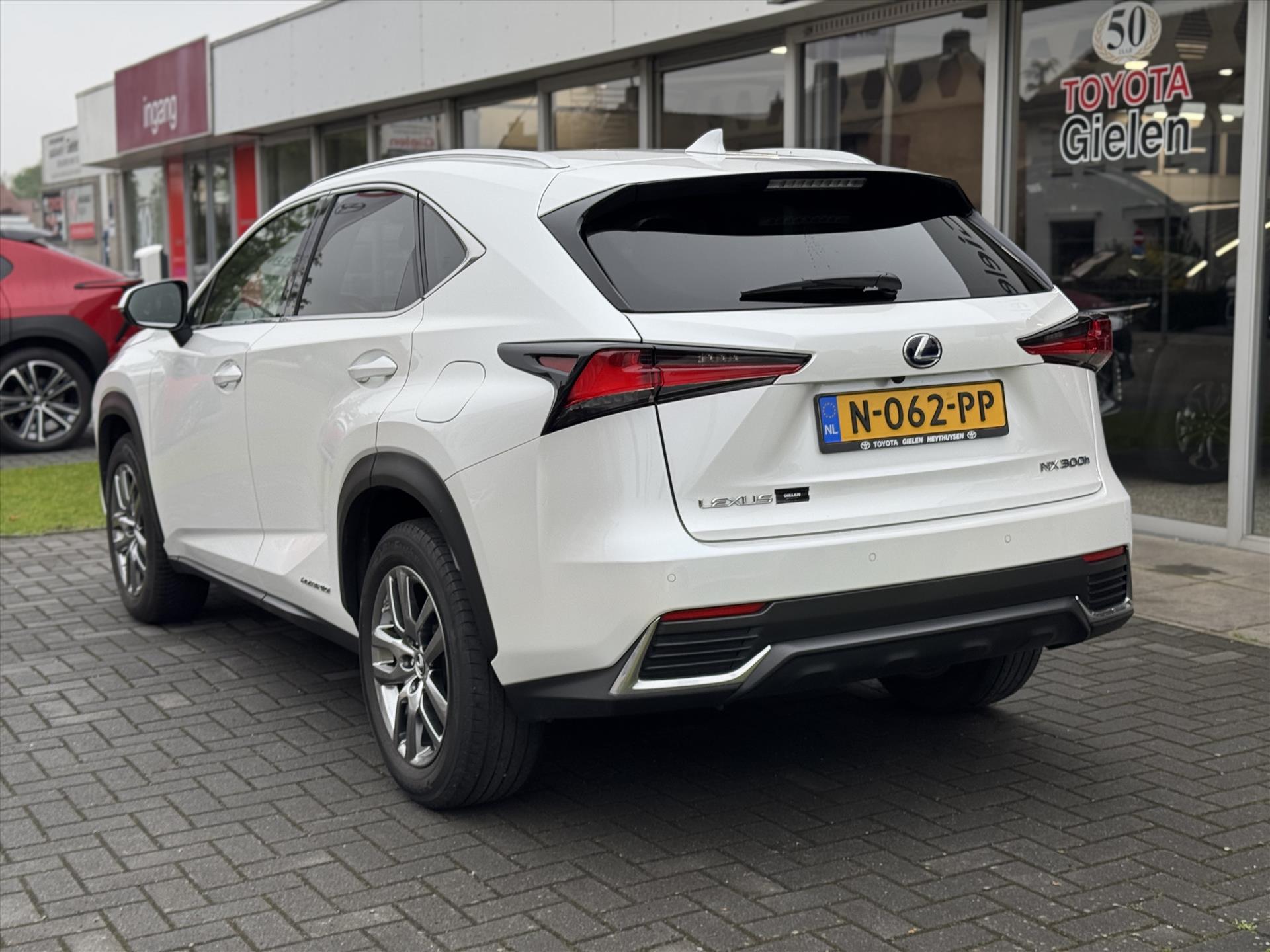 Foto van Lexus Lexus Nx300h
