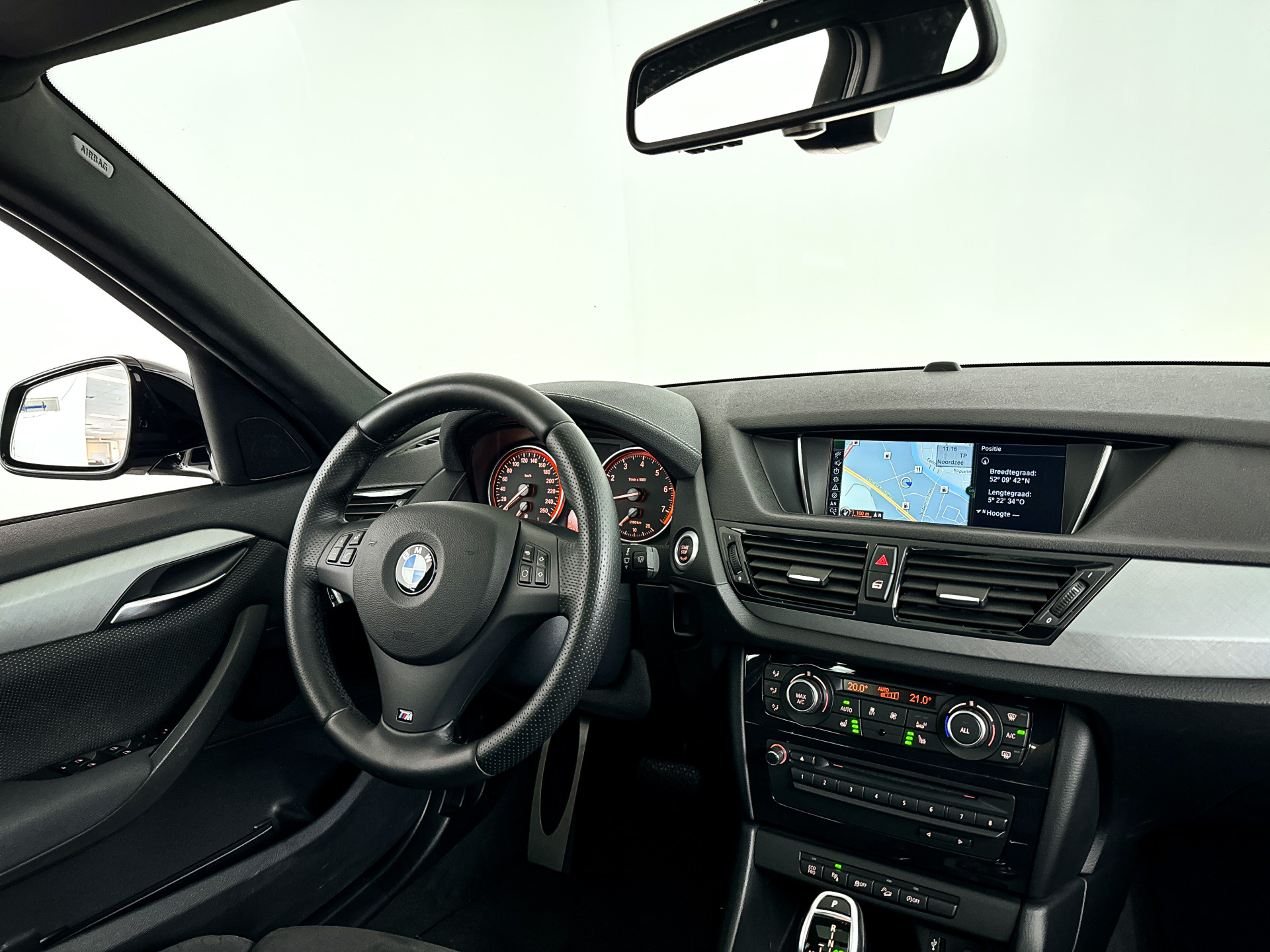 Foto van BMW X1 Xdrive28i