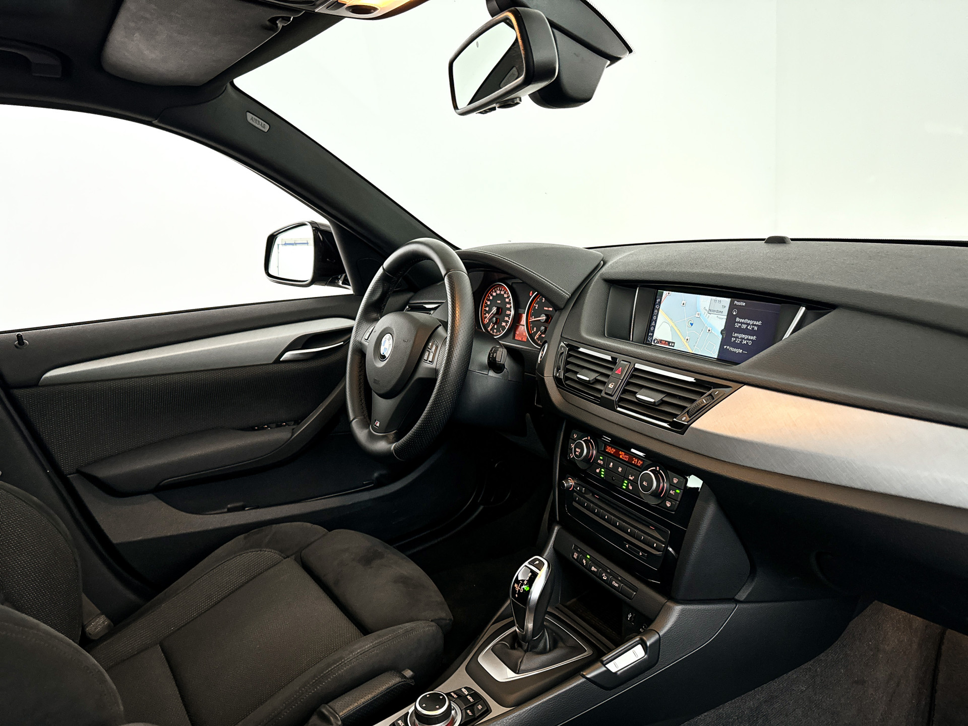Foto van BMW X1 Xdrive28i