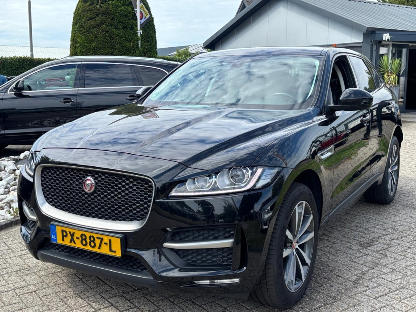 Jaguar Jaguar F-pace 2.0 Portfolio AWD 25d 2017 EXPORTPRIJS EX BPM 2017 - voorkant