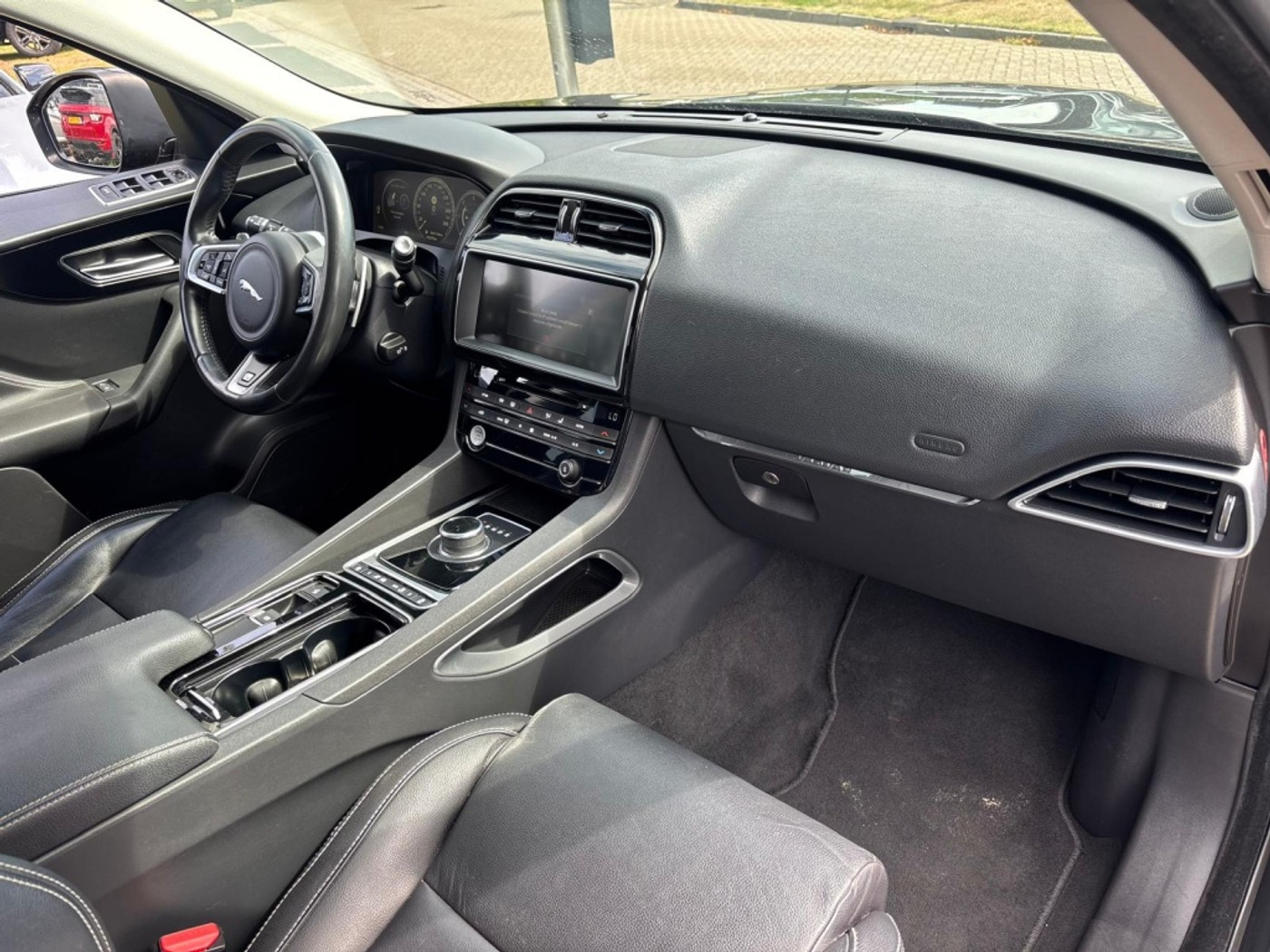 Foto van Jaguar Jaguar F-pace
