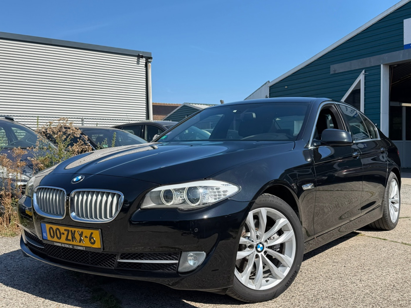 BMW 5er Reihe 520i High EXE Aut8 | NAP | APK 03-27 | Nw. ketting 2013 - voorkant