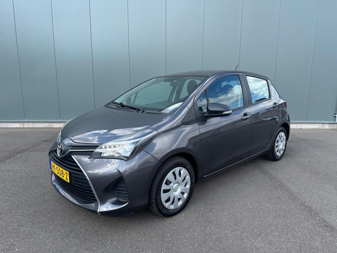 Toyota Toyota Yaris 1.3 VVT-i Aspiration CAMERA | ONDERHOUDSBOEKJE | NAP ! 2015 - voorkant