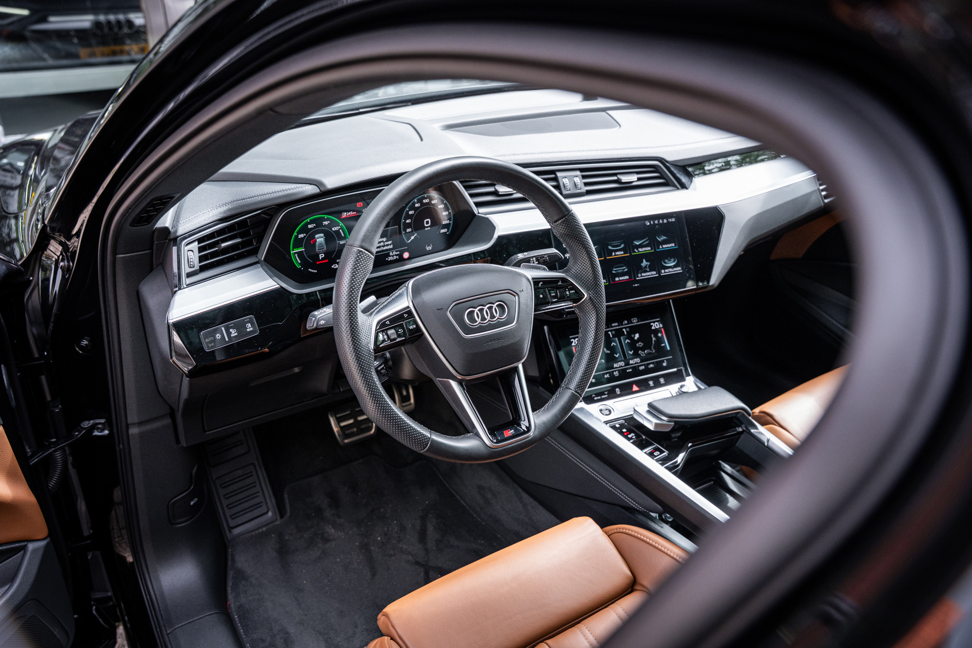 Foto van Audi Q8 Sportback 55 E-tron