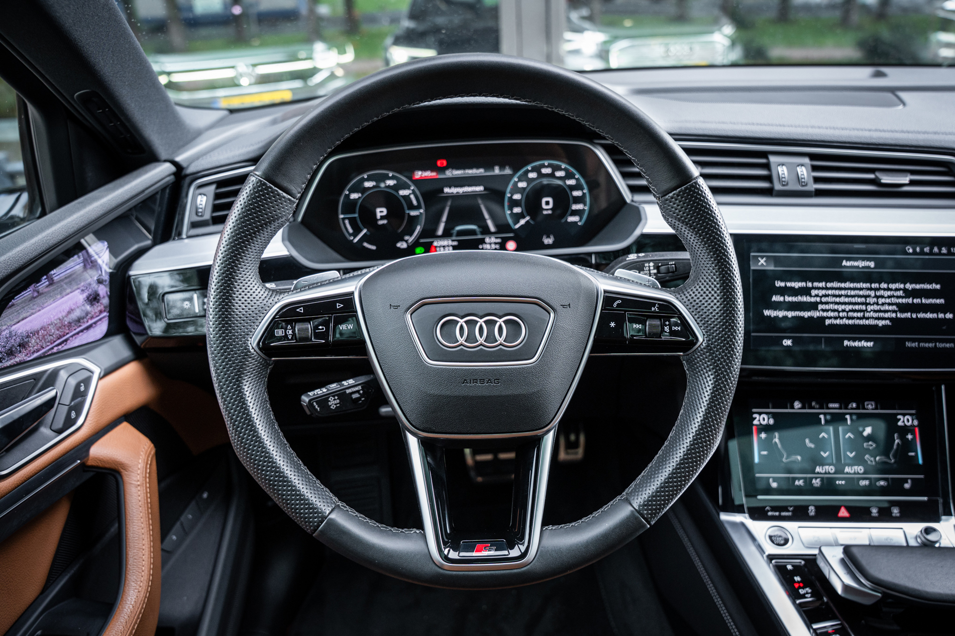 Foto van Audi Q8 Sportback 55 E-tron