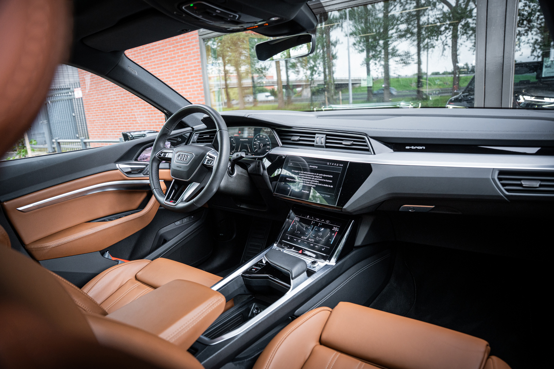 Foto van Audi Q8 Sportback 55 E-tron