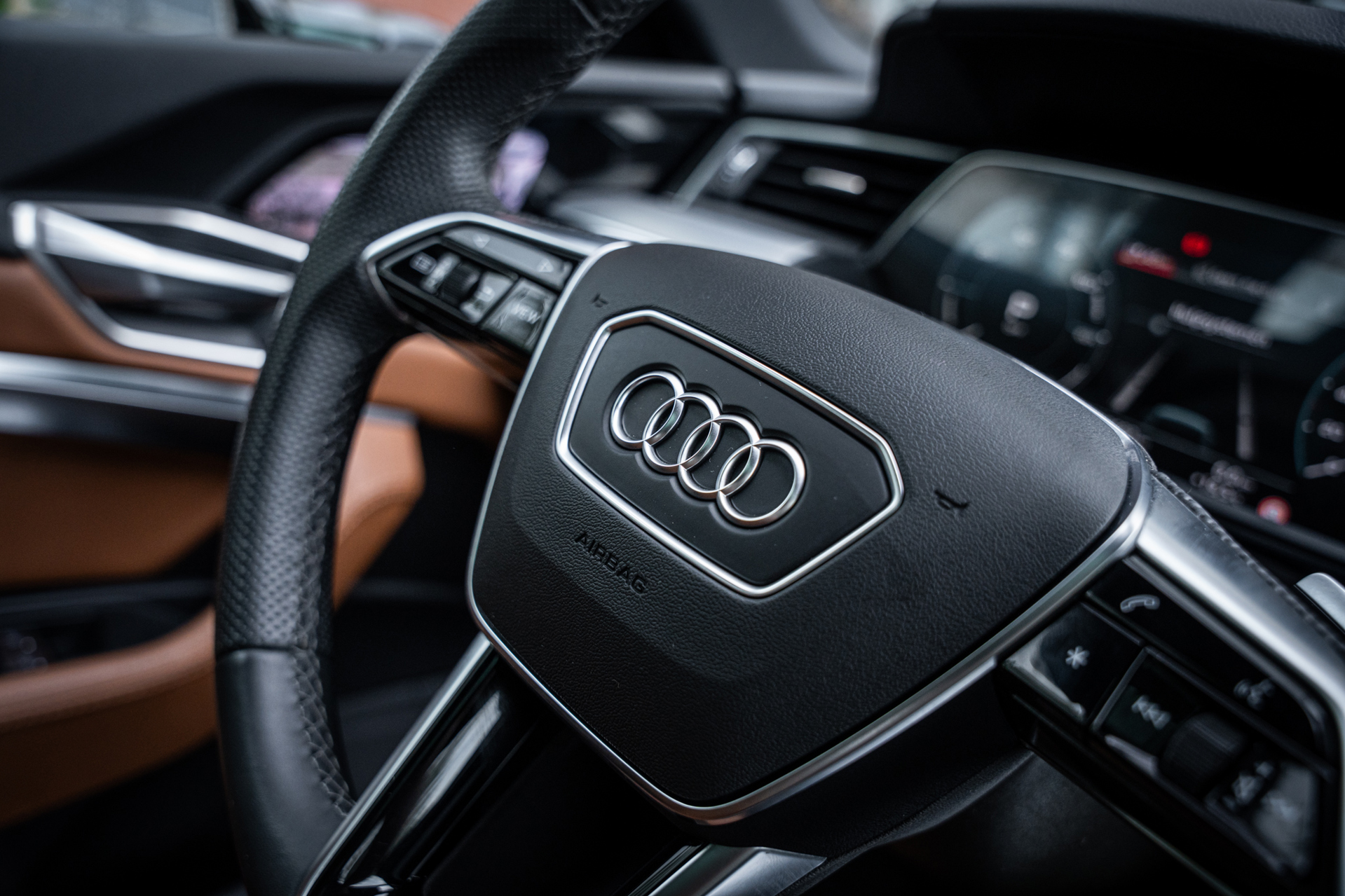 Foto van Audi Q8 Sportback 55 E-tron