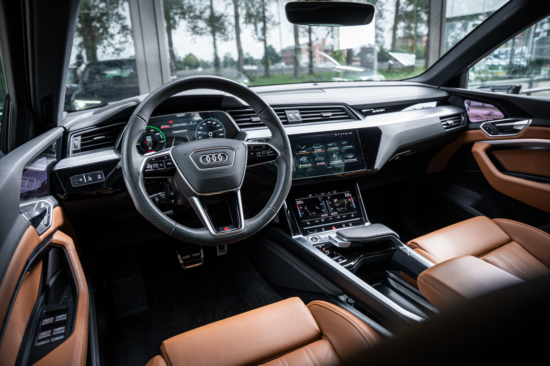 Foto van Audi Q8 Sportback 55 E-tron
