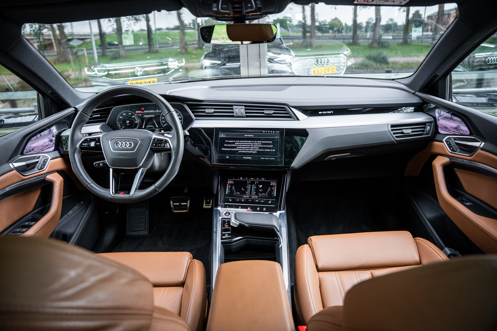 Foto van Audi Q8 Sportback 55 E-tron